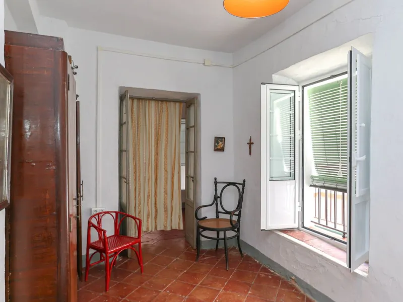 Character Townhouse in Tolox steeped in history