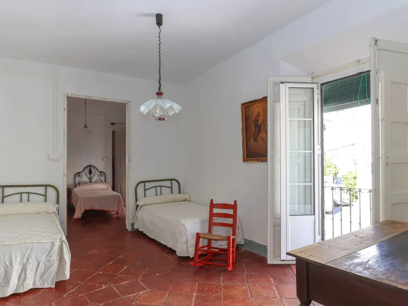 Character Townhouse in Tolox steeped in history