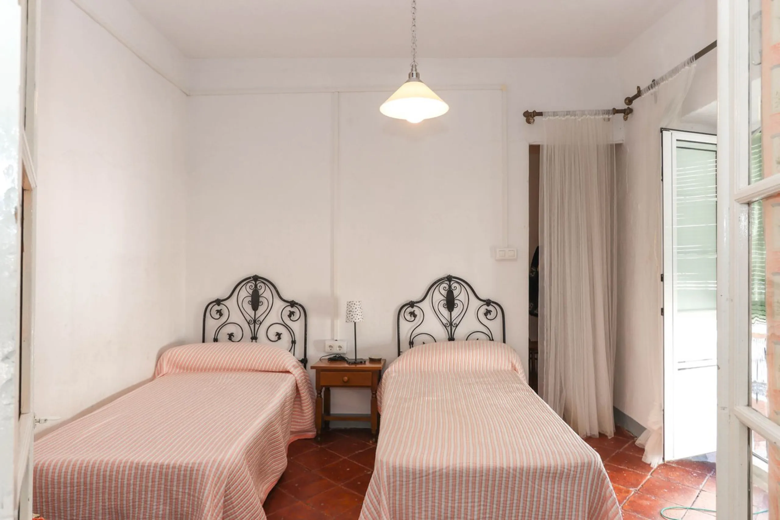 Character Townhouse in Tolox steeped in history