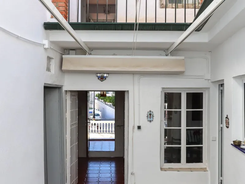 Character Townhouse in Tolox steeped in history