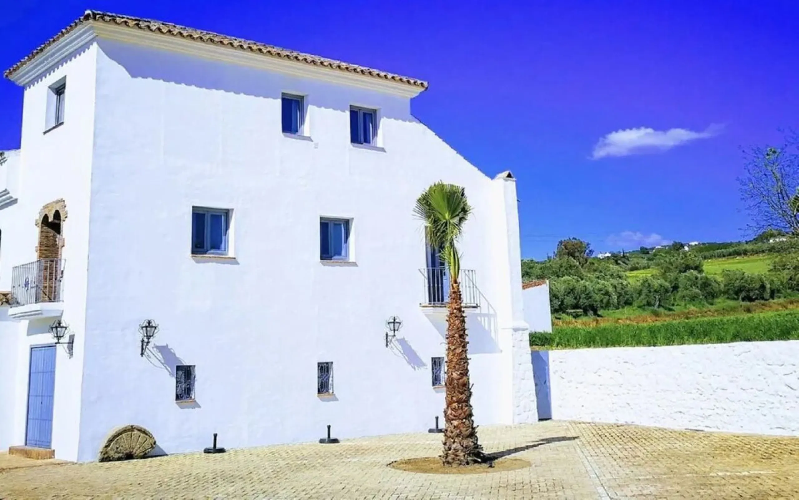 Exclusive rural hotel located in the heart of Andalusia, in a picturesque location near Ronda, just 45 minutes from Marbella, 60 min from Malaga International Airport and 90 min from Seville. Old oil mill converted into a hotel, does not require additiona