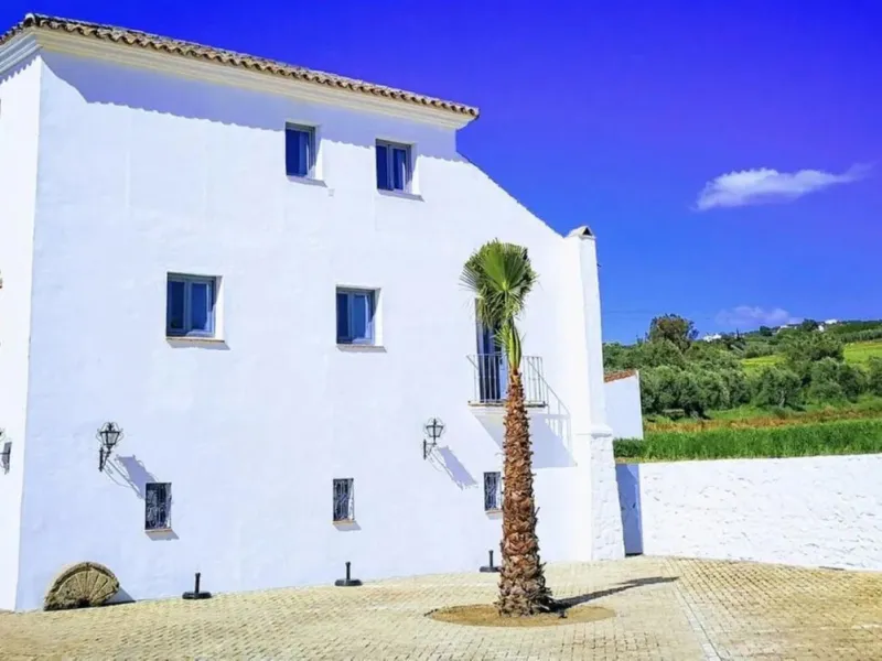 Exclusive rural hotel located in the heart of Andalusia, in a picturesque location near Ronda, just 45 minutes from Marbella, 60 min from Malaga International Airport and 90 min from Seville. Old oil mill converted into a hotel, does not require additiona