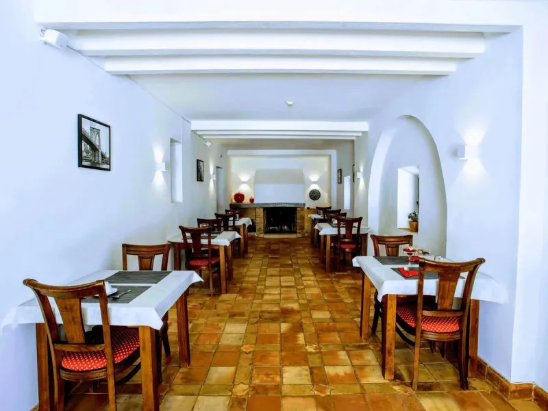 Exclusive rural hotel located in the heart of Andalusia, in a picturesque location near Ronda, just 45 minutes from Marbella, 60 min from Malaga International Airport and 90 min from Seville. Old oil mill converted into a hotel, does not require additiona