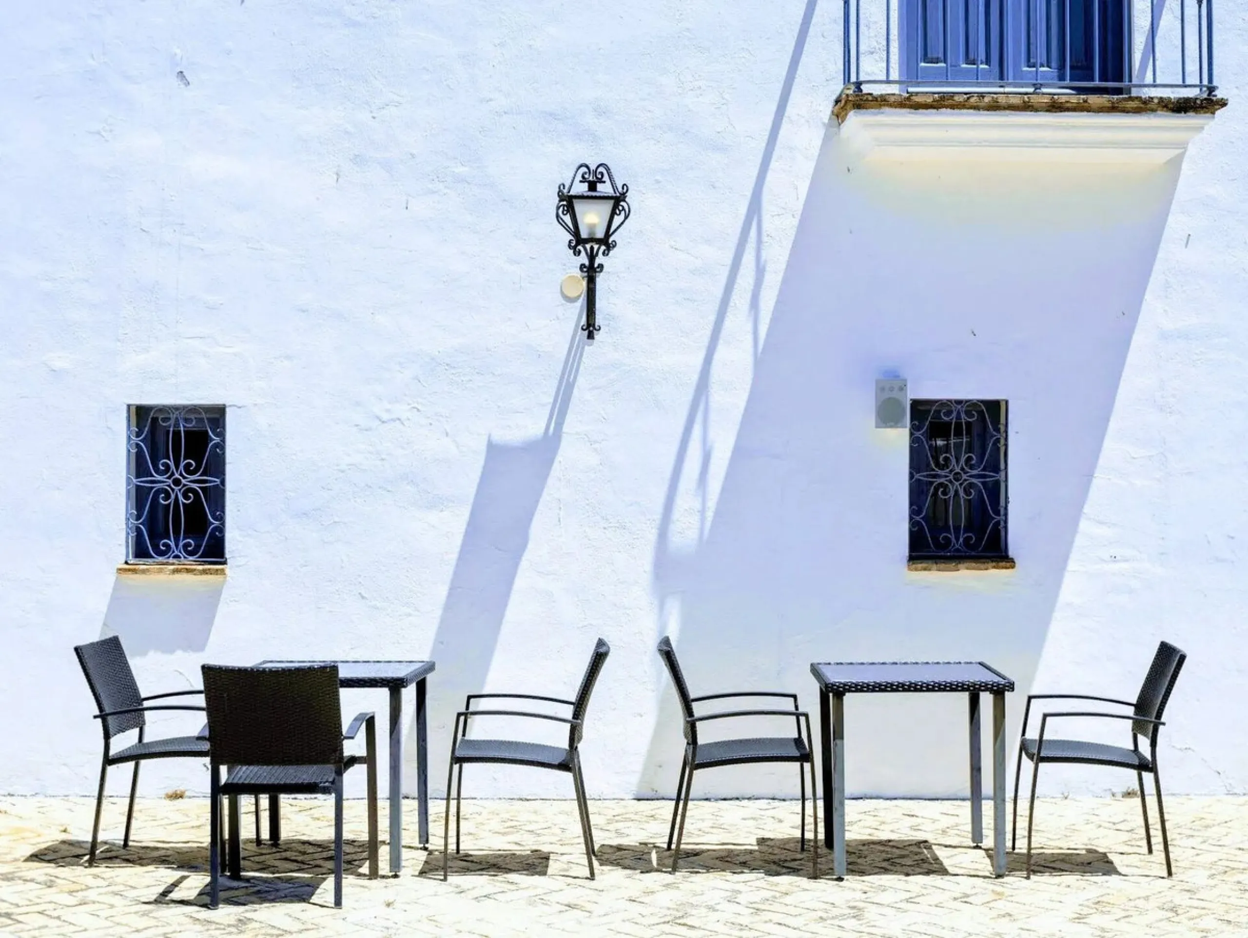 Exclusive rural hotel located in the heart of Andalusia, in a picturesque location near Ronda, just 45 minutes from Marbella, 60 min from Malaga International Airport and 90 min from Seville. Old oil mill converted into a hotel, does not require additiona