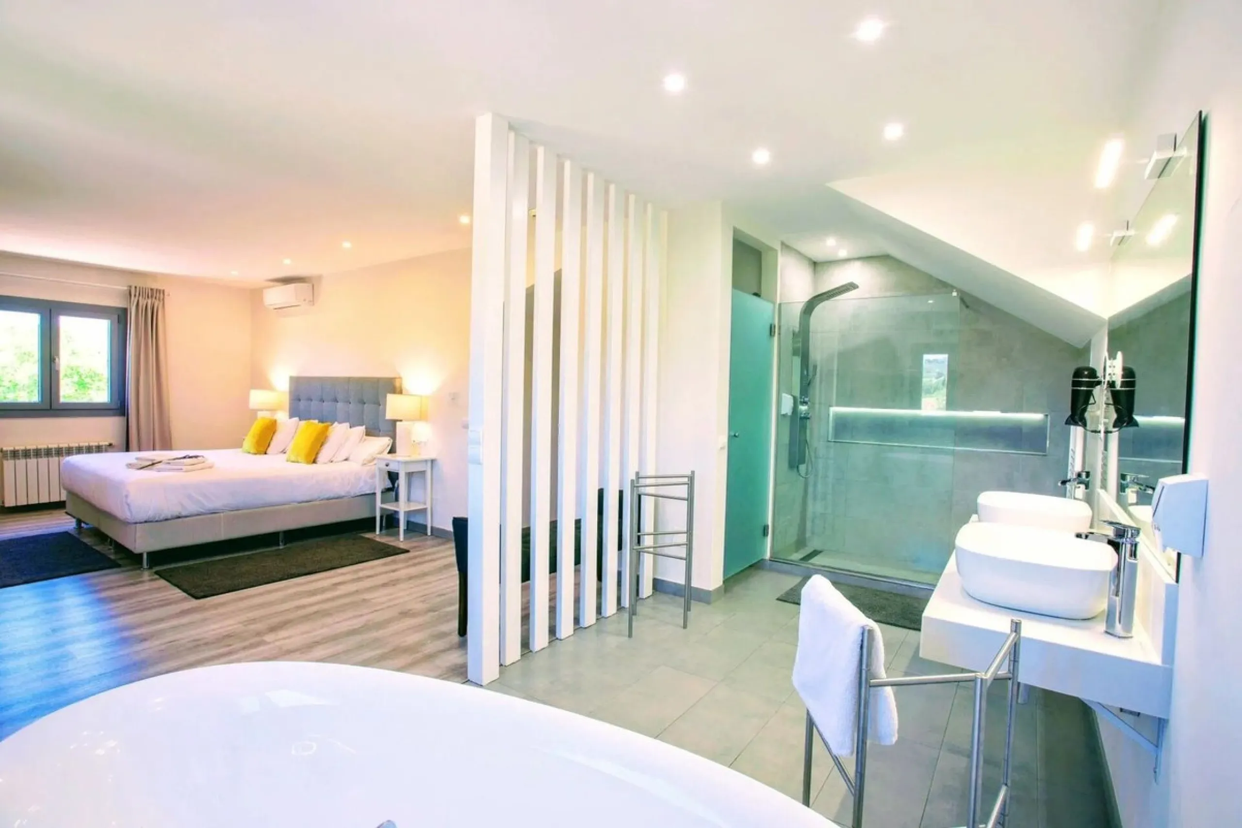 Exclusive rural hotel located in the heart of Andalusia, in a picturesque location near Ronda, just 45 minutes from Marbella, 60 min from Malaga International Airport and 90 min from Seville. Old oil mill converted into a hotel, does not require additiona