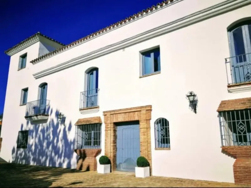 Exclusive rural hotel located in the heart of Andalusia, in a picturesque location near Ronda, just 45 minutes from Marbella, 60 min from Malaga International Airport and 90 min from Seville. Old oil mill converted into a hotel, does not require additiona