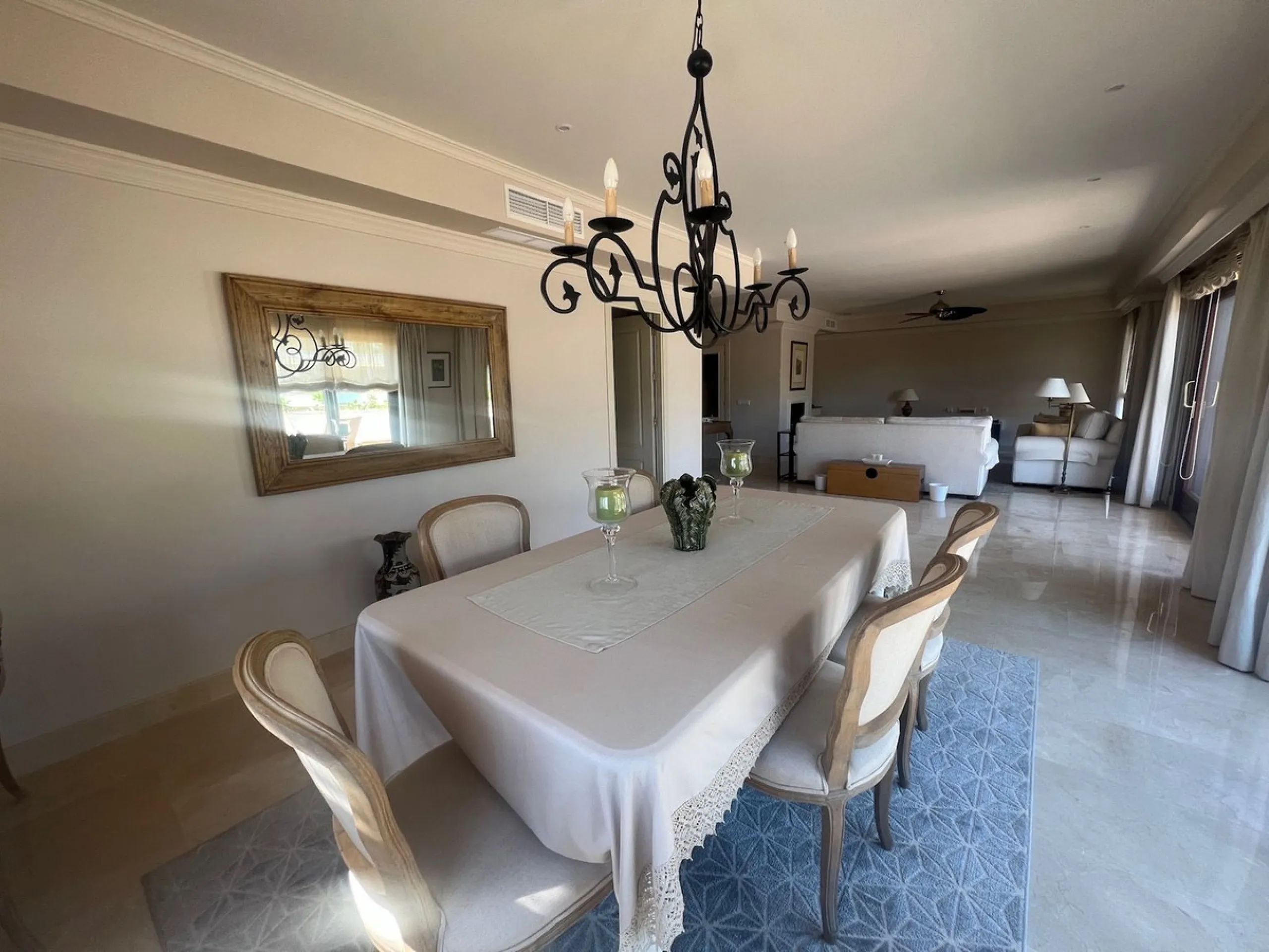 Luxury 4 bed duplex penthouse in a prime location. Among the features are air conditioning (cold/hot), under floor heating throughout, marble floors, a fully equipped kitchen and a wonderful fireplace. Also there is an intercom and alarm system. This exce
