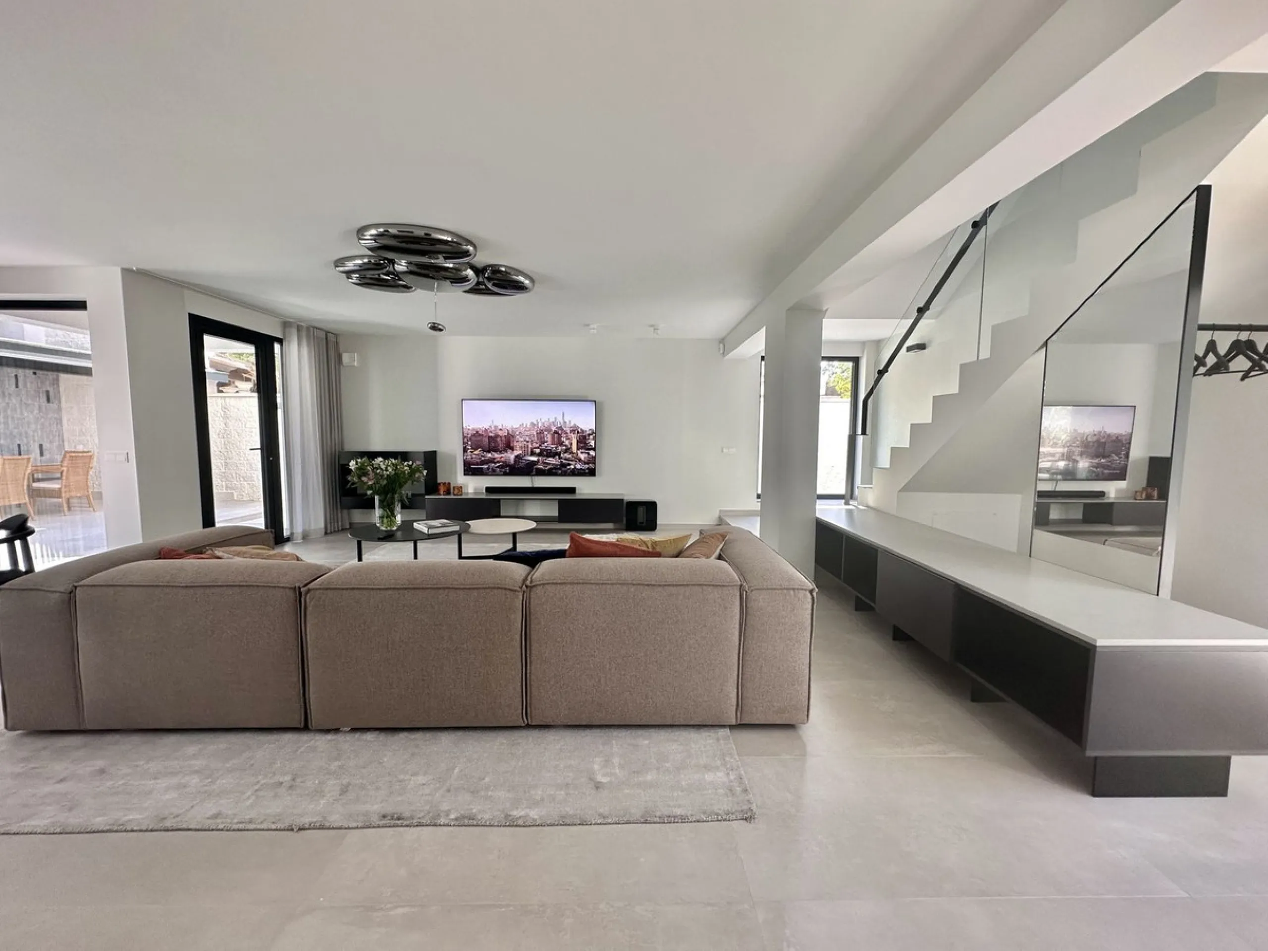 House - Detached Villa в продаже в Marbella, Málaga. В доме 4 спален и 5 ванных комнат. Площадь дома 226 м². Площадь участка 455 м²