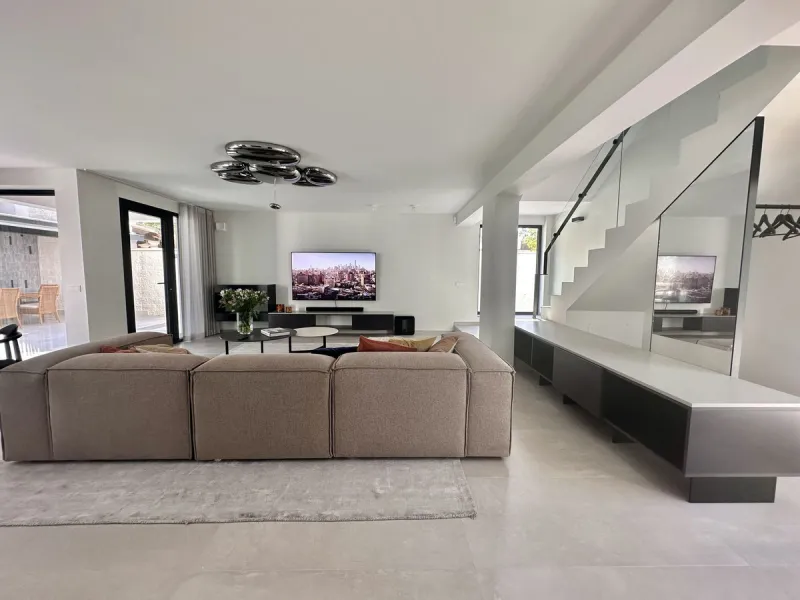 House - Detached Villa в продаже в Marbella, Málaga. В доме 4 спален и 5 ванных комнат. Площадь дома 226 м². Площадь участка 455 м²