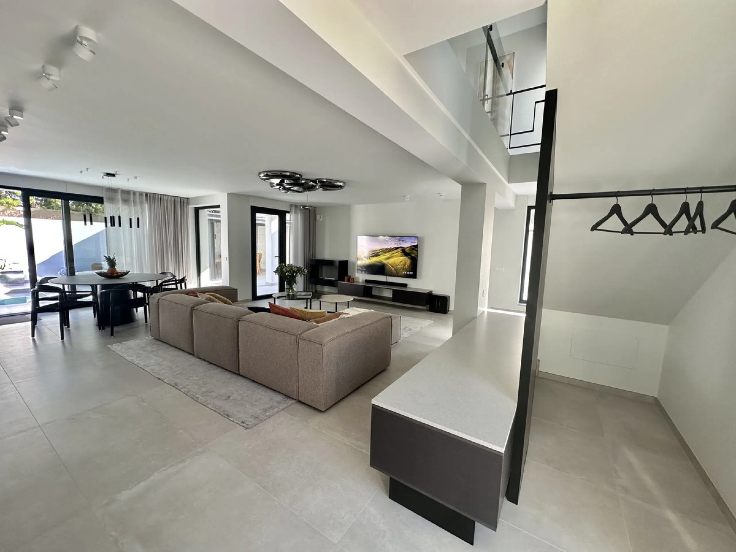 House - Detached Villa в продаже в Marbella, Málaga. В доме 4 спален и 5 ванных комнат. Площадь дома 226 м². Площадь участка 455 м²