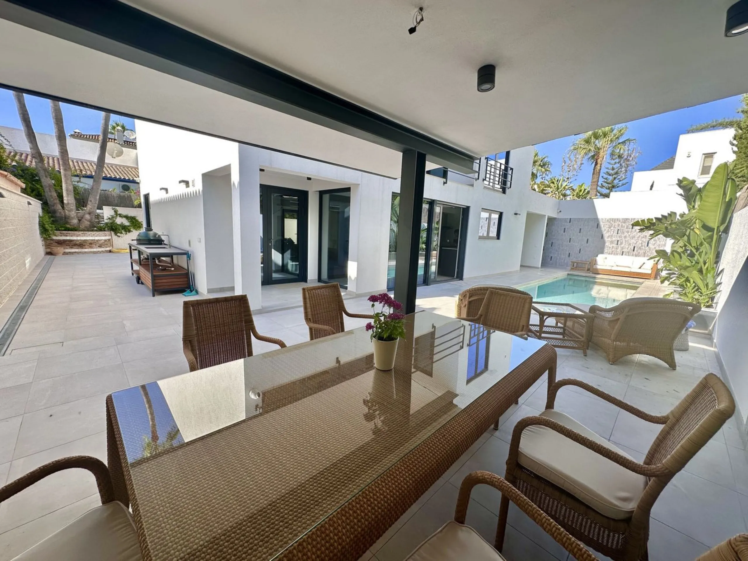 House - Detached Villa в продаже в Marbella, Málaga. В доме 4 спален и 5 ванных комнат. Площадь дома 226 м². Площадь участка 455 м²