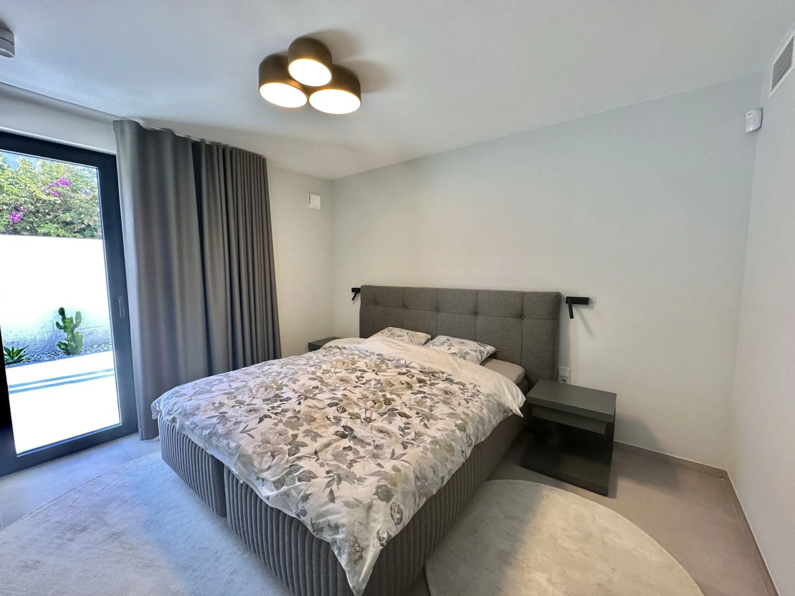 House - Detached Villa в продаже в Marbella, Málaga. В доме 4 спален и 5 ванных комнат. Площадь дома 226 м². Площадь участка 455 м²