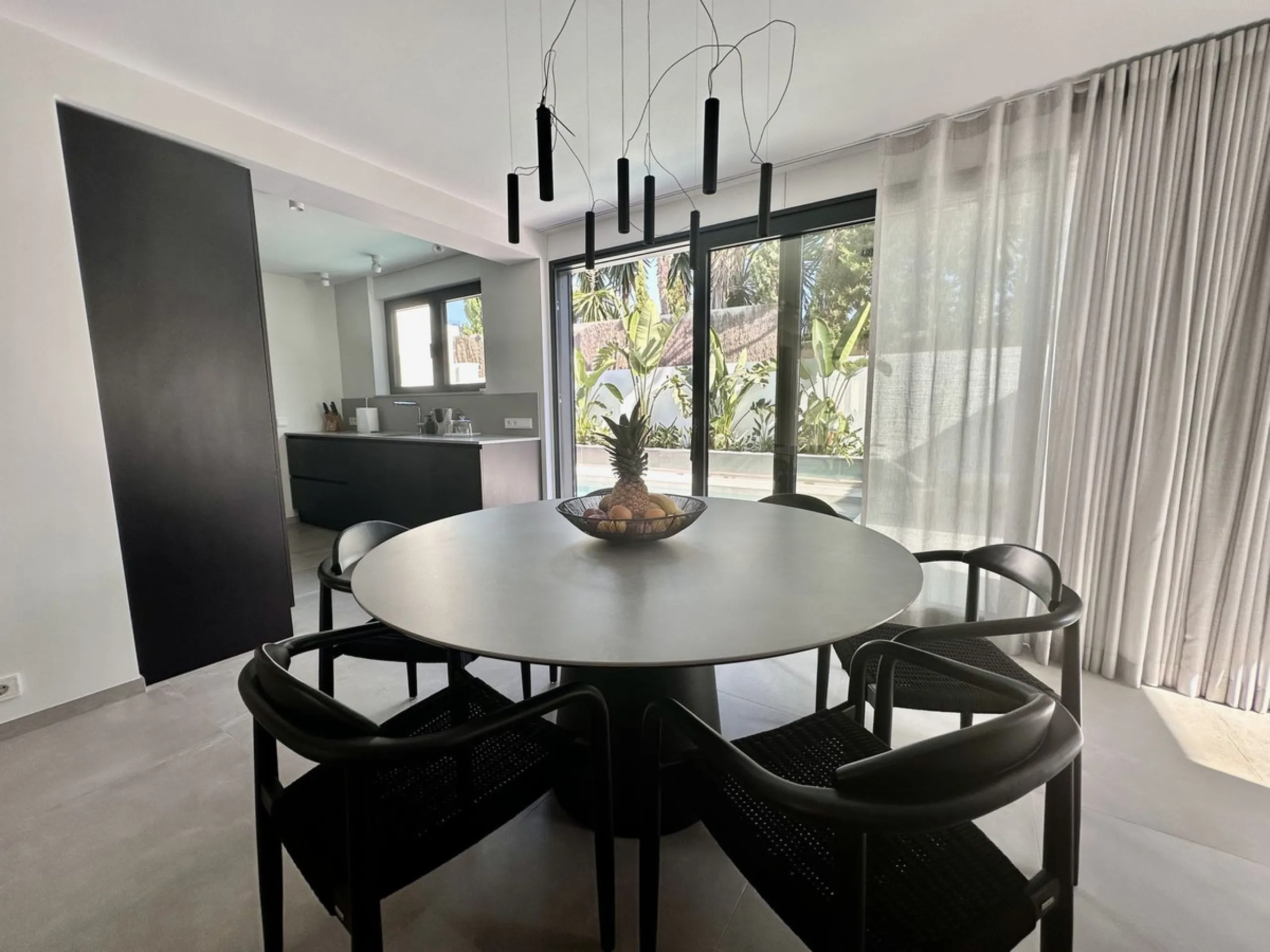 House - Detached Villa в продаже в Marbella, Málaga. В доме 4 спален и 5 ванных комнат. Площадь дома 226 м². Площадь участка 455 м²