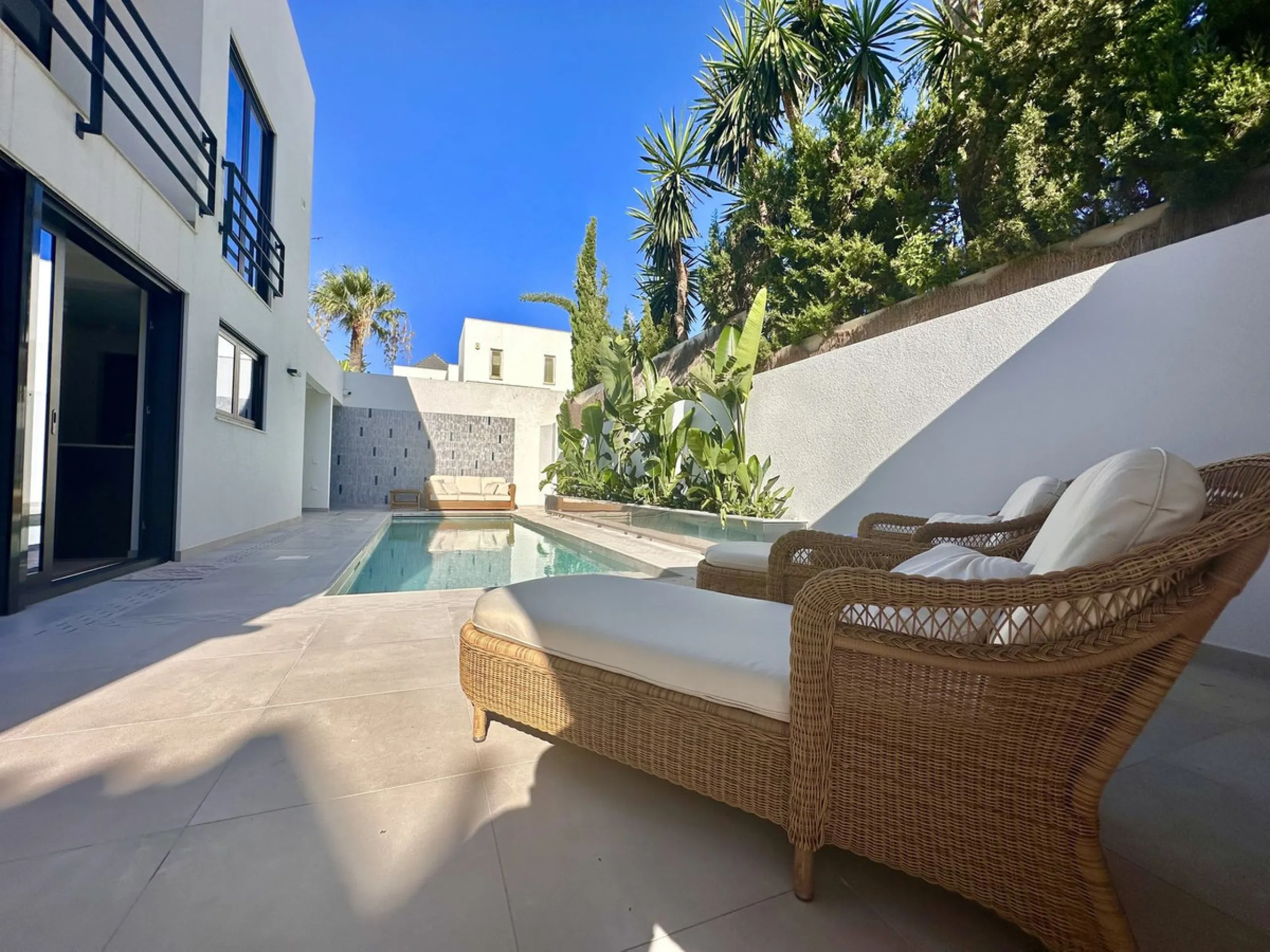 House - Detached Villa в продаже в Marbella, Málaga. В доме 4 спален и 5 ванных комнат. Площадь дома 226 м². Площадь участка 455 м²