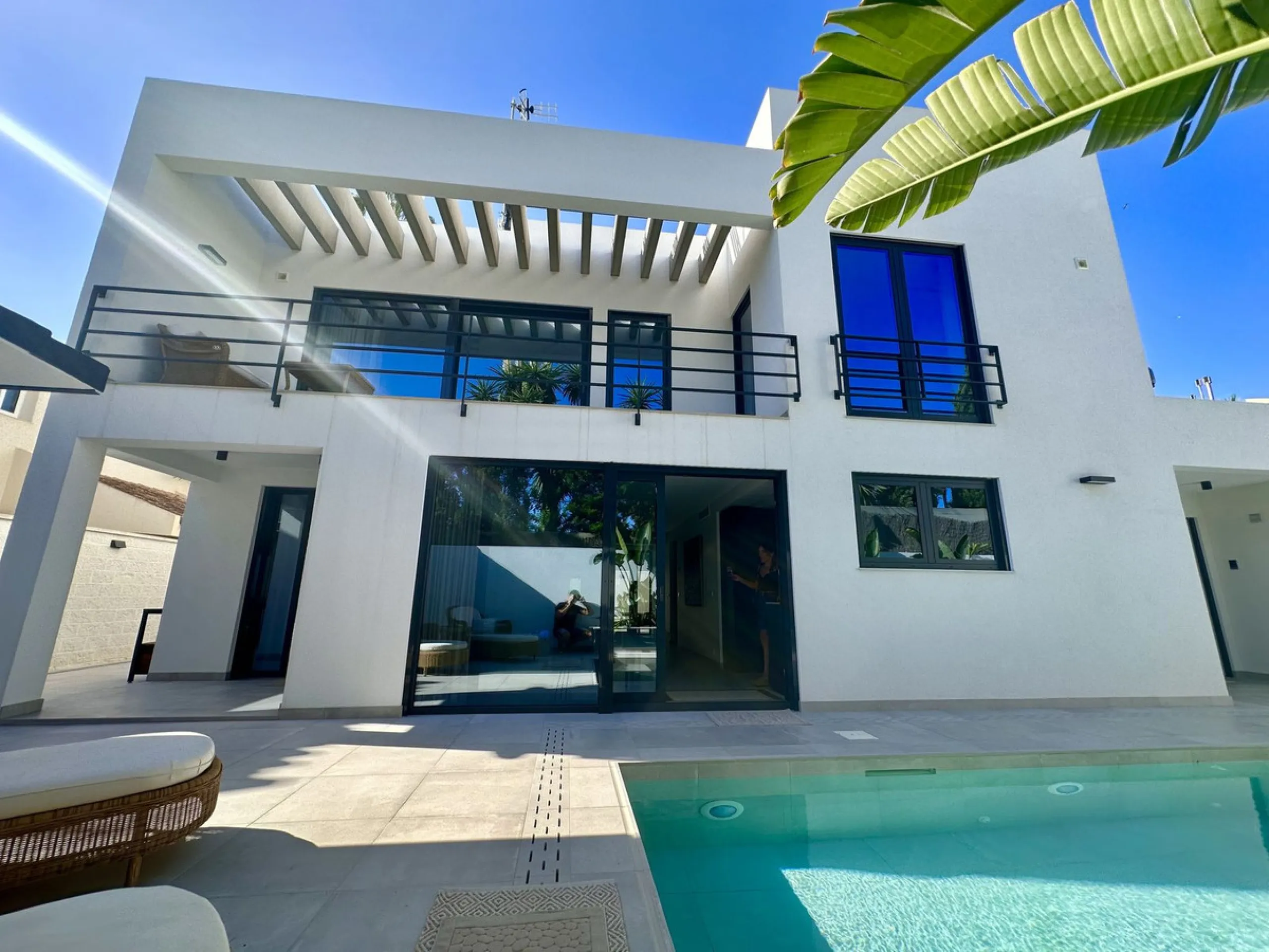 House - Detached Villa в продаже в Marbella, Málaga. В доме 4 спален и 5 ванных комнат. Площадь дома 226 м². Площадь участка 455 м²