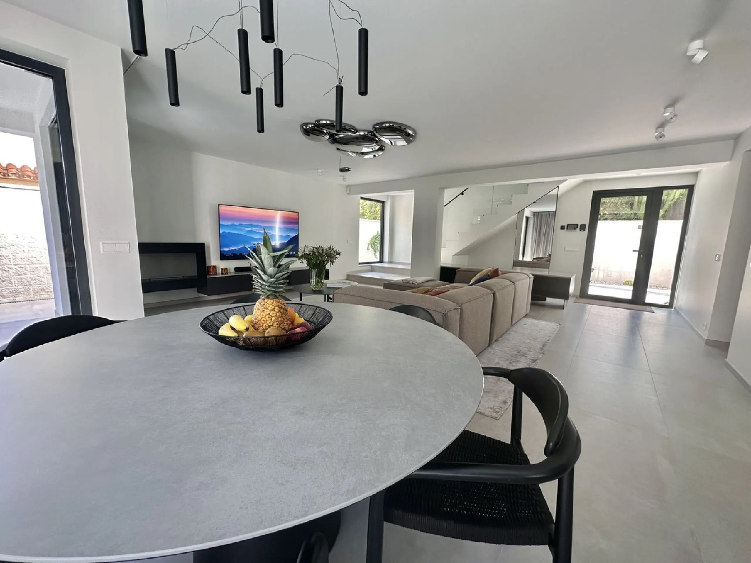 House - Detached Villa в продаже в Marbella, Málaga. В доме 4 спален и 5 ванных комнат. Площадь дома 226 м². Площадь участка 455 м²