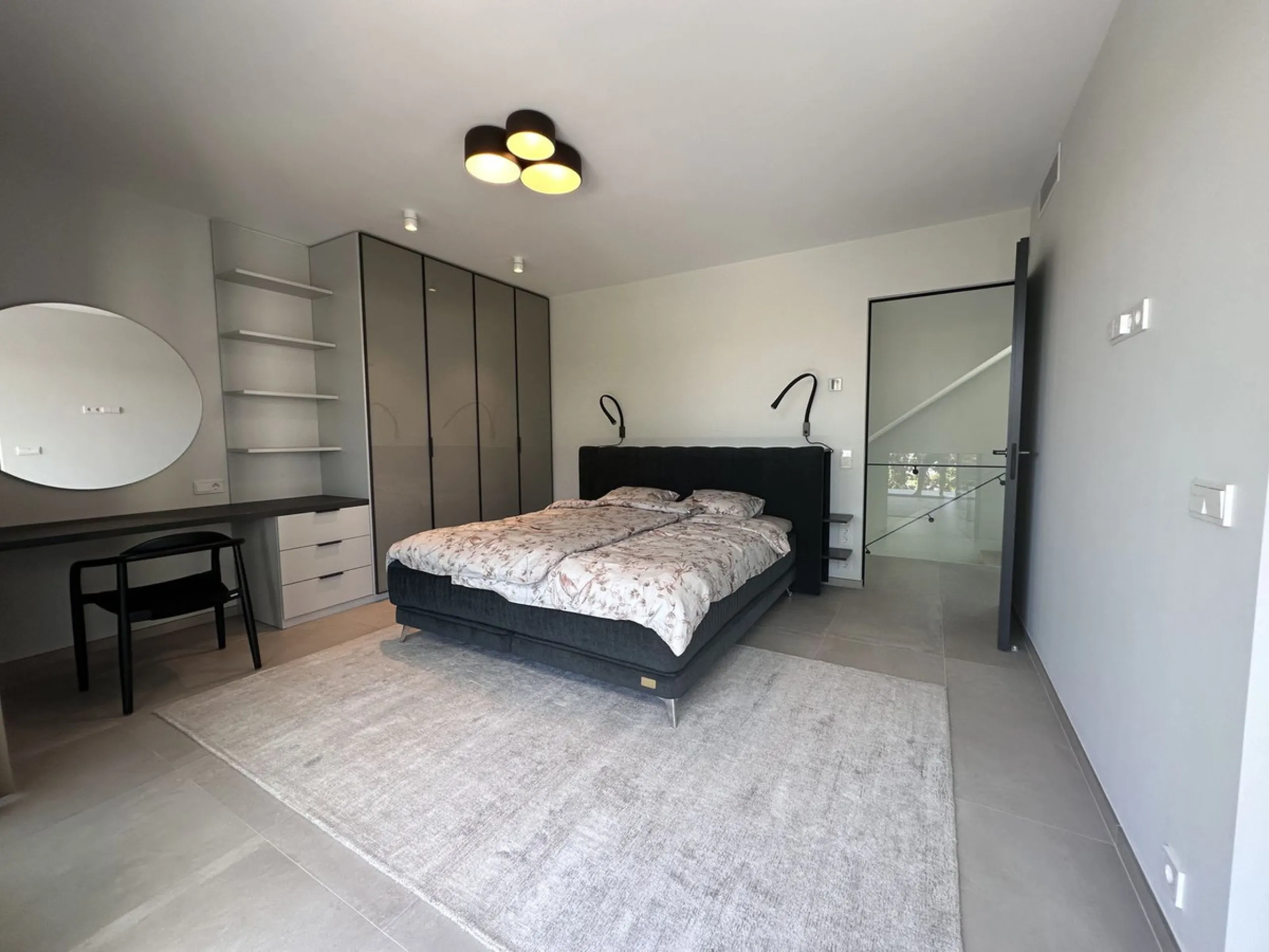 House - Detached Villa в продаже в Marbella, Málaga. В доме 4 спален и 5 ванных комнат. Площадь дома 226 м². Площадь участка 455 м²