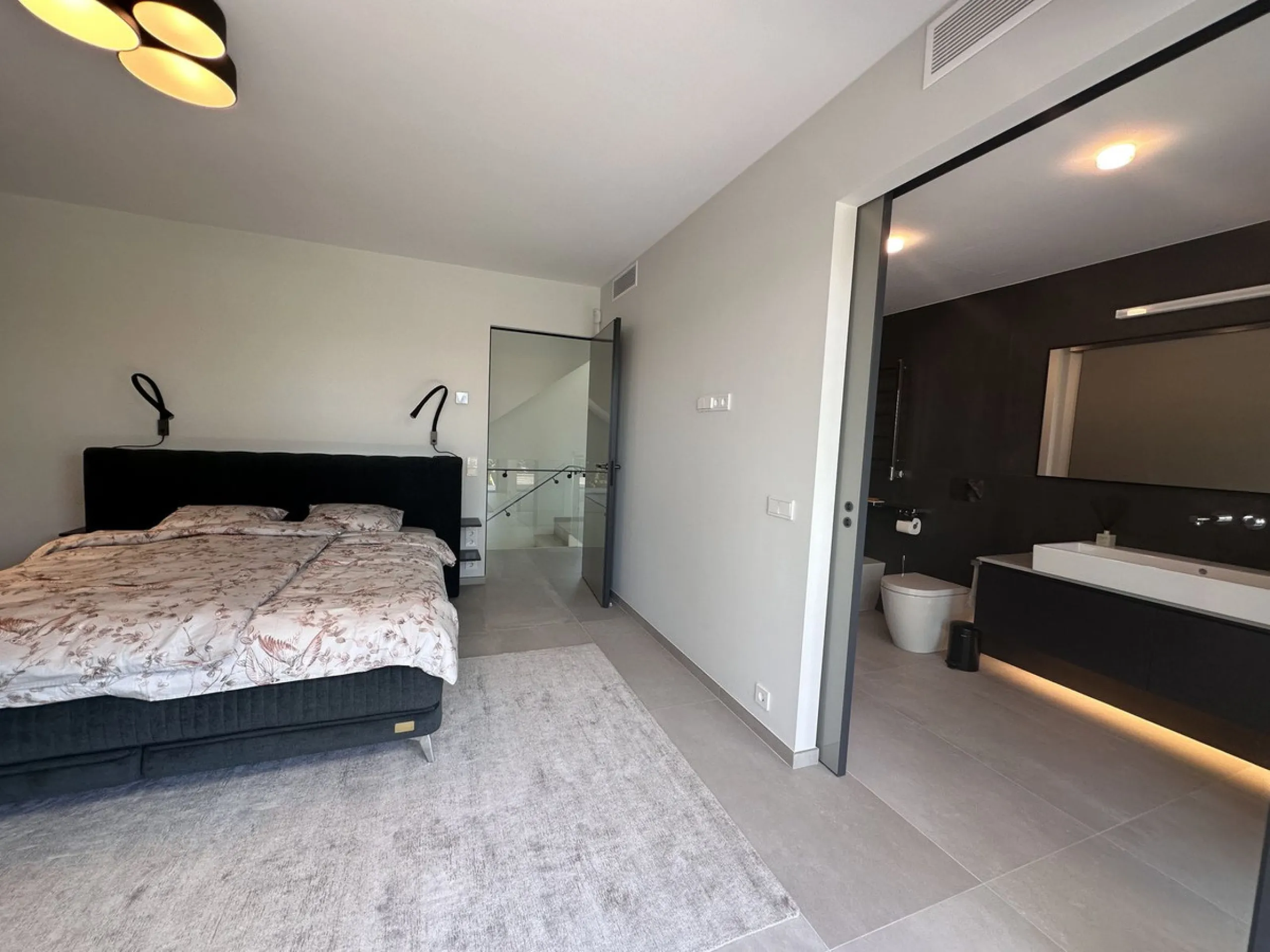 House - Detached Villa в продаже в Marbella, Málaga. В доме 4 спален и 5 ванных комнат. Площадь дома 226 м². Площадь участка 455 м²