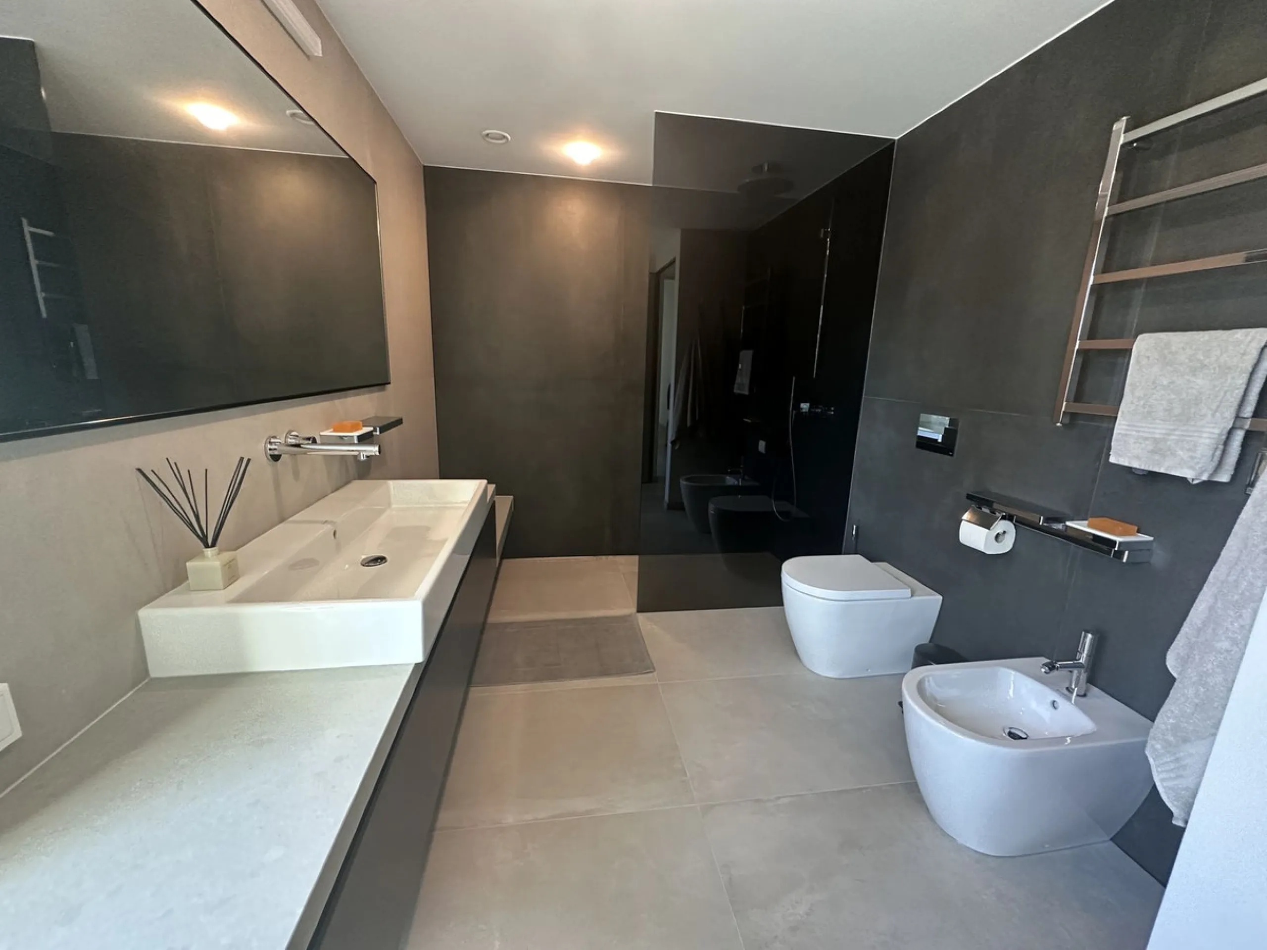 House - Detached Villa в продаже в Marbella, Málaga. В доме 4 спален и 5 ванных комнат. Площадь дома 226 м². Площадь участка 455 м²