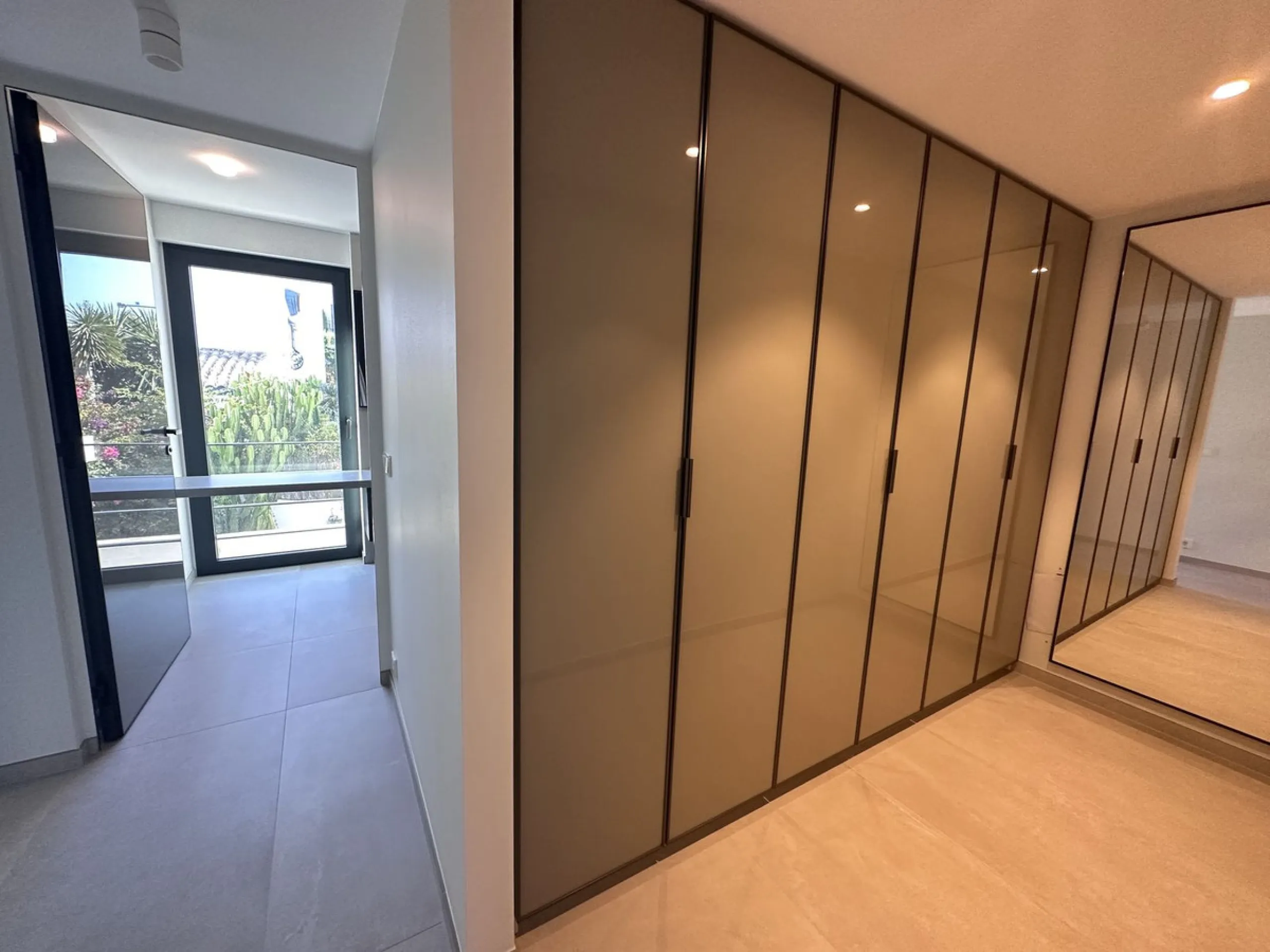 House - Detached Villa в продаже в Marbella, Málaga. В доме 4 спален и 5 ванных комнат. Площадь дома 226 м². Площадь участка 455 м²