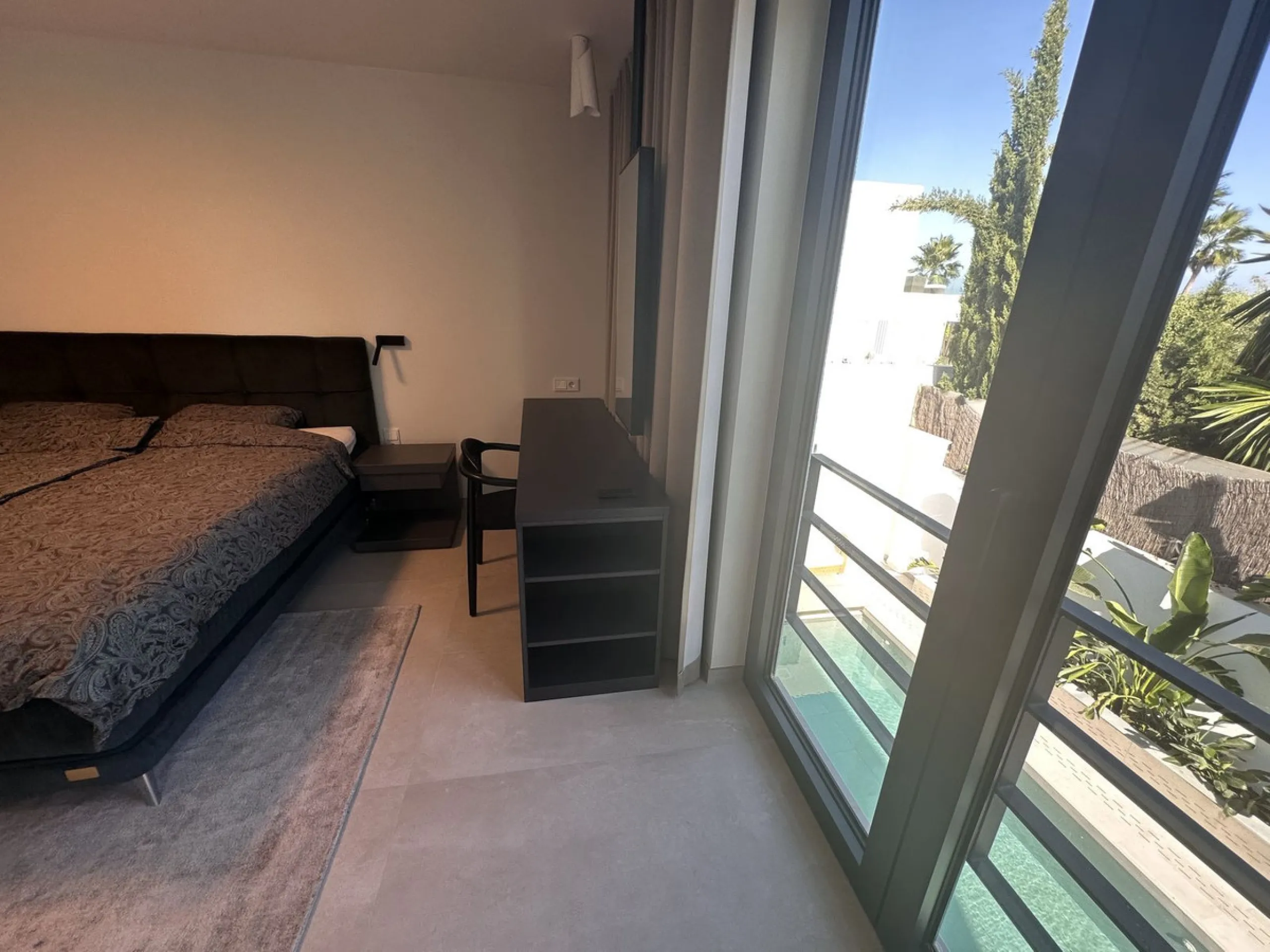 House - Detached Villa в продаже в Marbella, Málaga. В доме 4 спален и 5 ванных комнат. Площадь дома 226 м². Площадь участка 455 м²