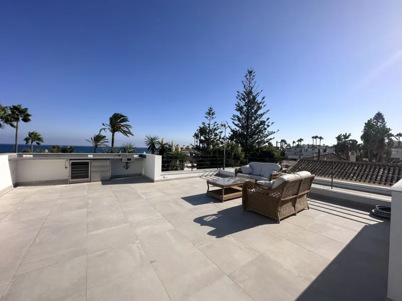 House - Detached Villa в продаже в Marbella, Málaga. В доме 4 спален и 5 ванных комнат. Площадь дома 226 м². Площадь участка 455 м²