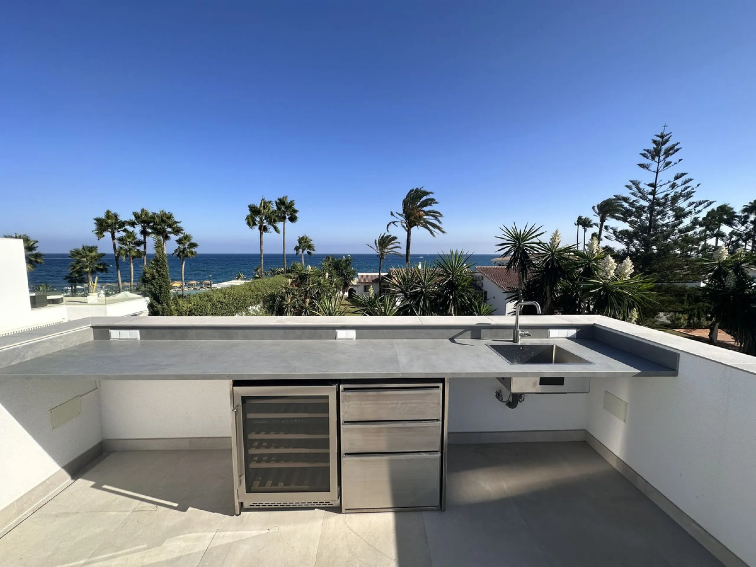 House - Detached Villa в продаже в Marbella, Málaga. В доме 4 спален и 5 ванных комнат. Площадь дома 226 м². Площадь участка 455 м²