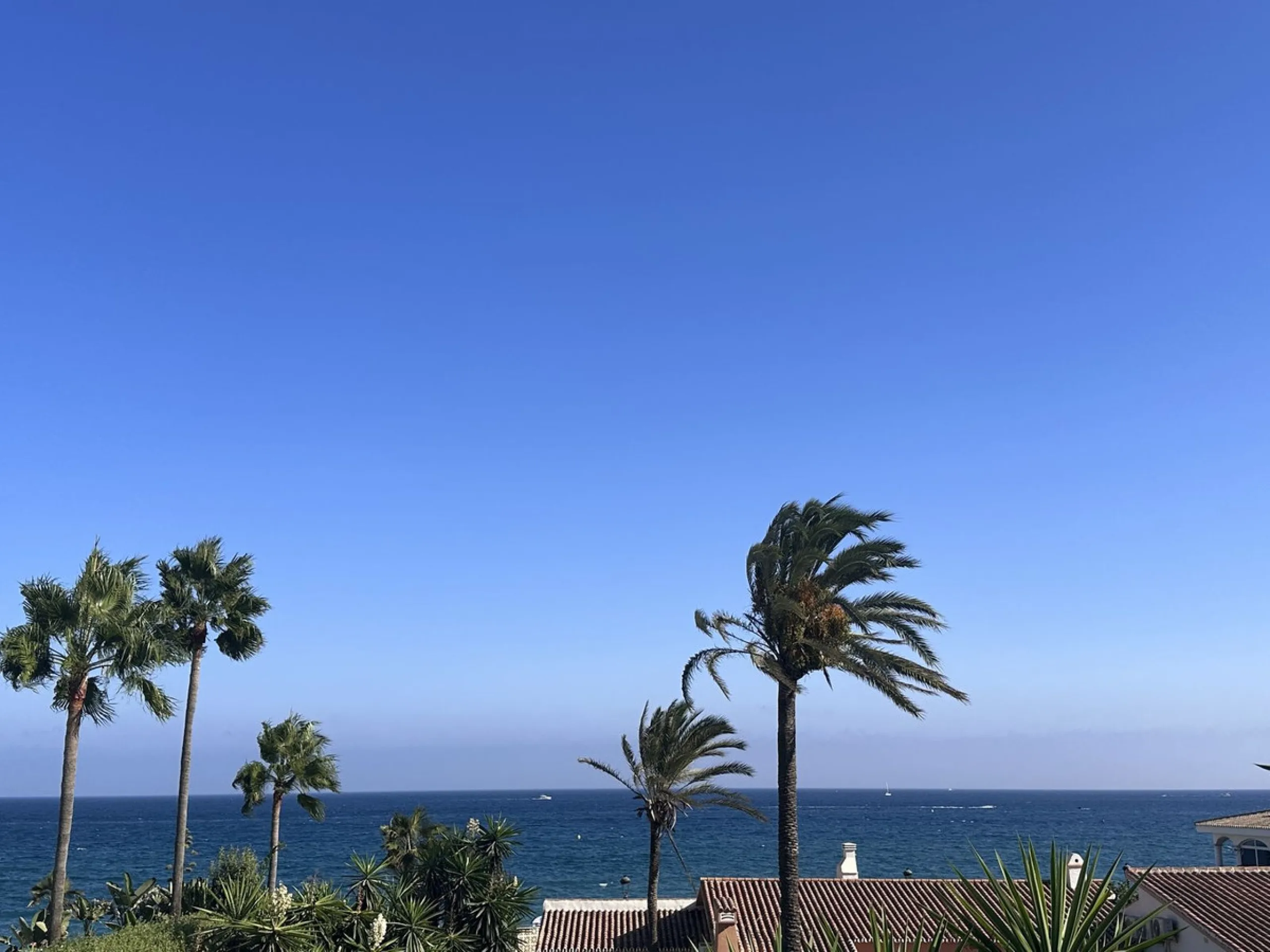 House - Detached Villa в продаже в Marbella, Málaga. В доме 4 спален и 5 ванных комнат. Площадь дома 226 м². Площадь участка 455 м²
