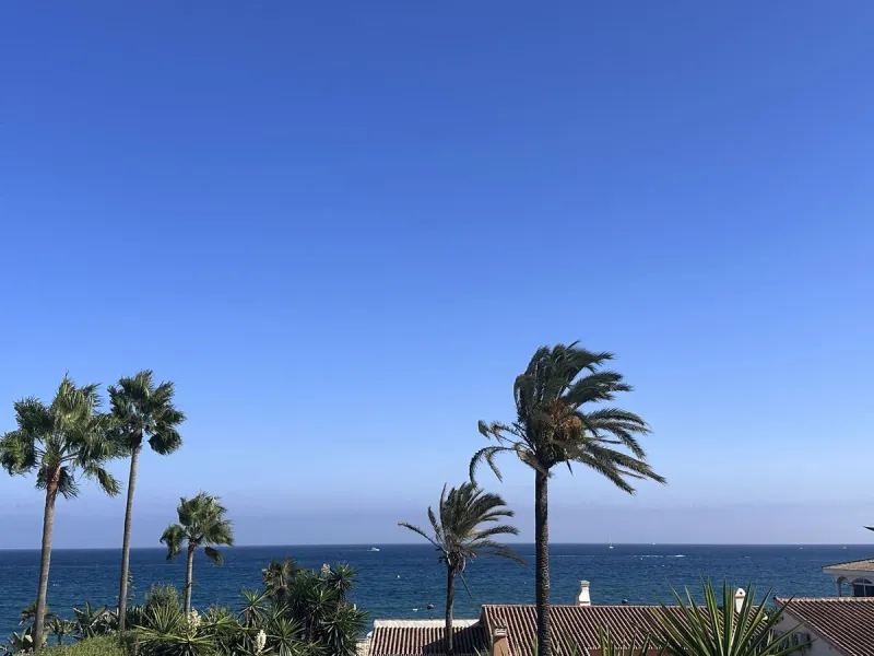 House - Detached Villa в продаже в Marbella, Málaga. В доме 4 спален и 5 ванных комнат. Площадь дома 226 м². Площадь участка 455 м²