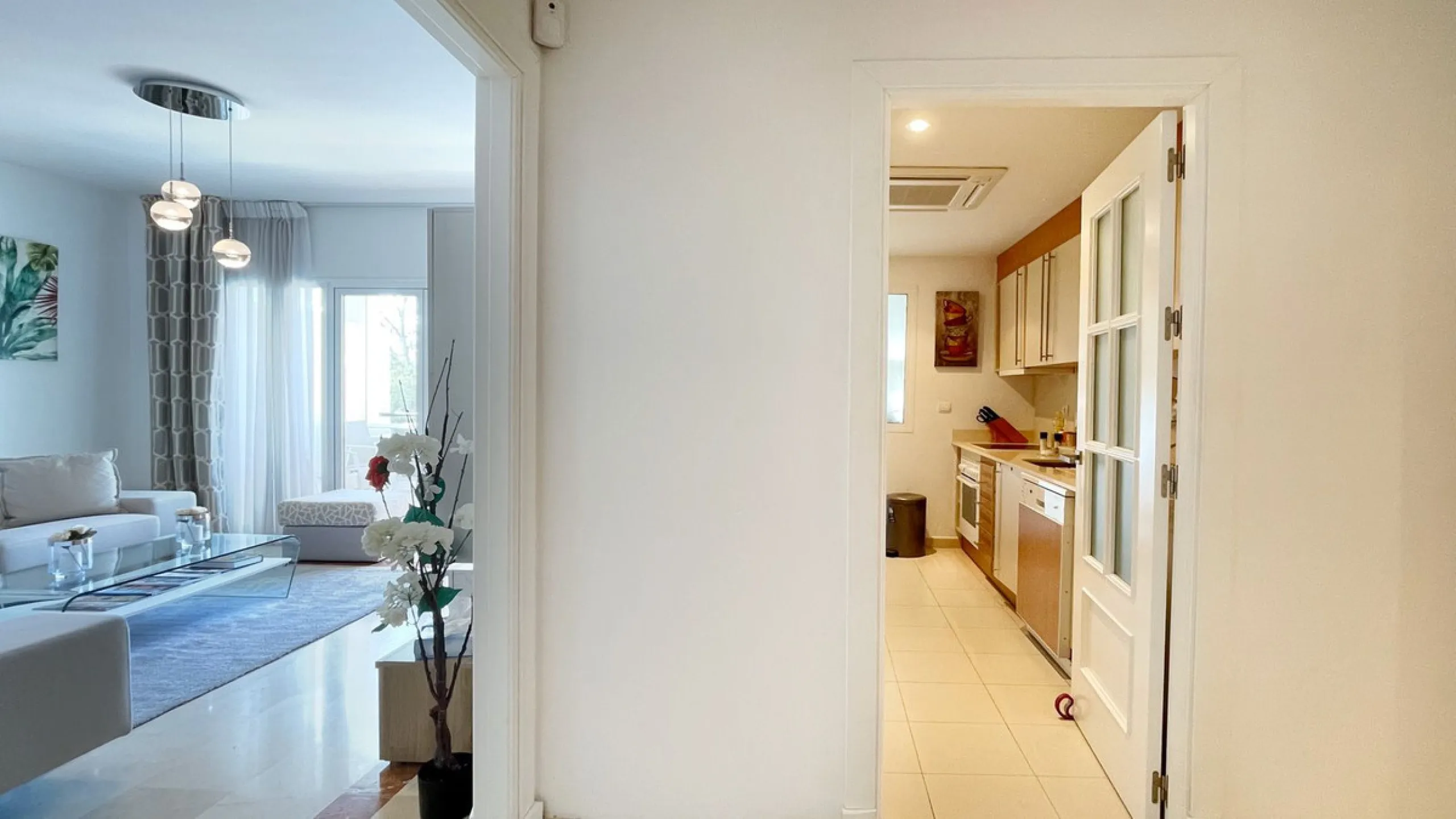 Beautiful South facing Penthouse duplex that has been recently renovated, it consists of 4 bedrooms and 3 bathrooms,
