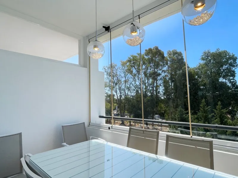Beautiful South facing Penthouse duplex that has been recently renovated, it consists of 4 bedrooms and 3 bathrooms,