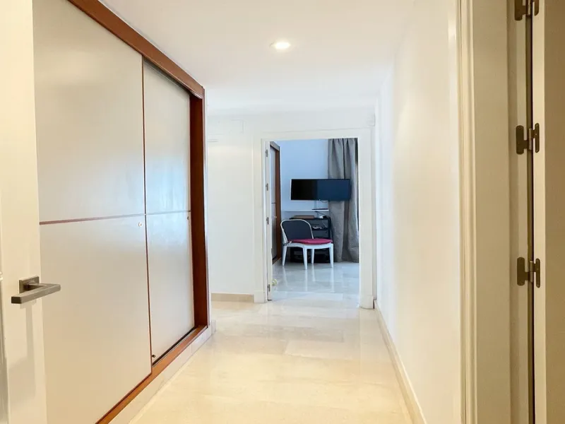 Beautiful South facing Penthouse duplex that has been recently renovated, it consists of 4 bedrooms and 3 bathrooms,