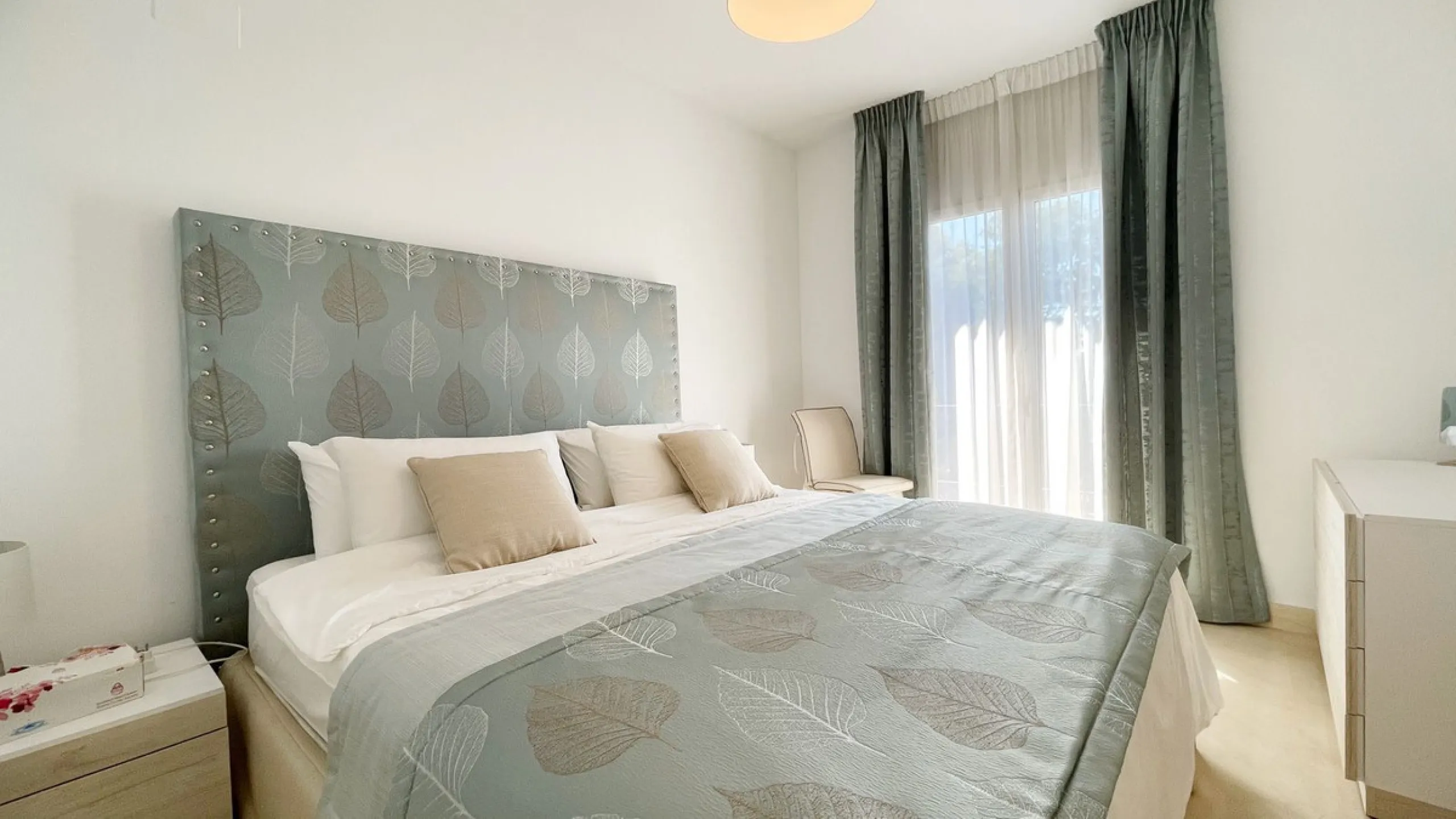 Beautiful South facing Penthouse duplex that has been recently renovated, it consists of 4 bedrooms and 3 bathrooms,