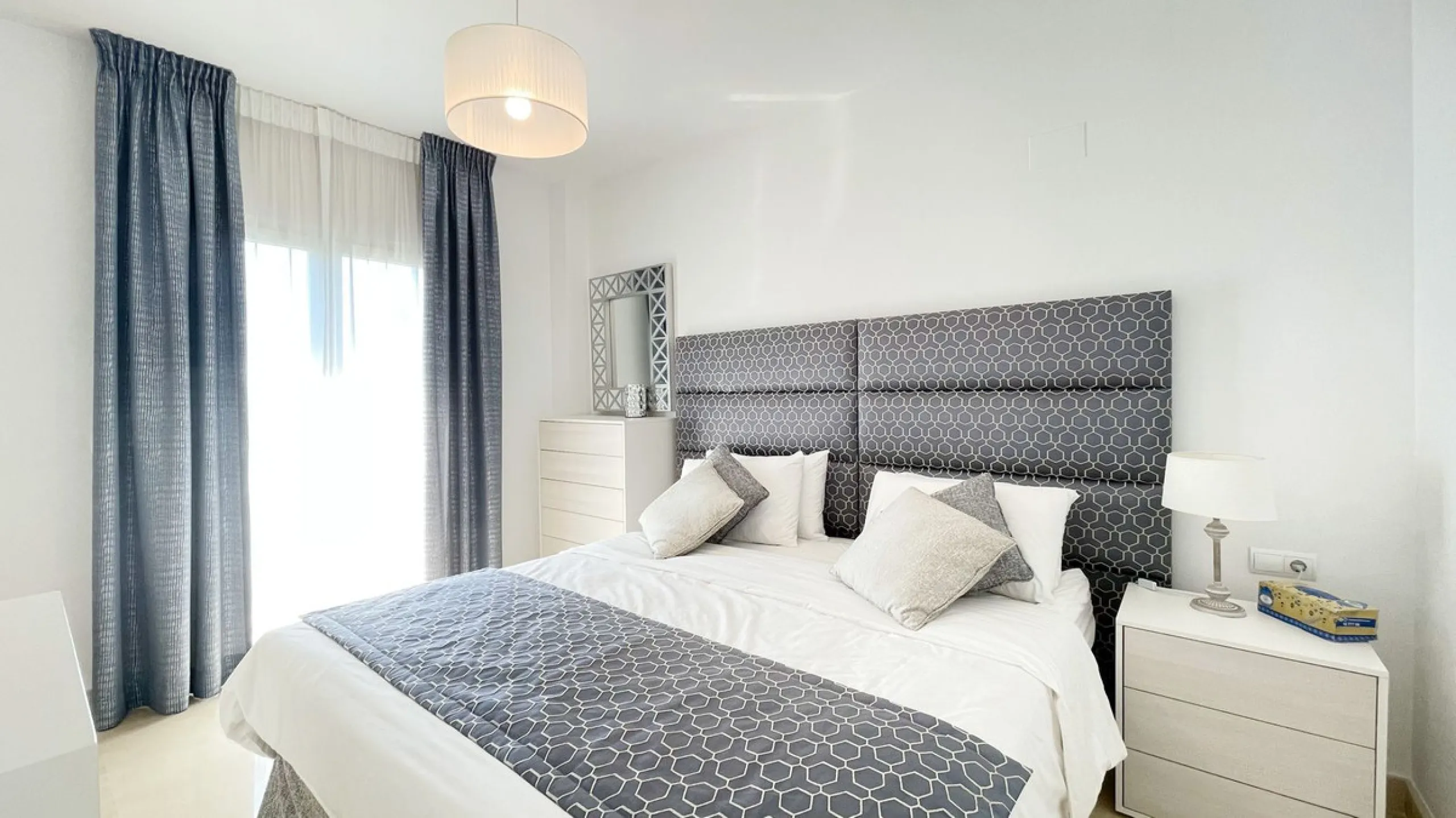 Beautiful South facing Penthouse duplex that has been recently renovated, it consists of 4 bedrooms and 3 bathrooms,