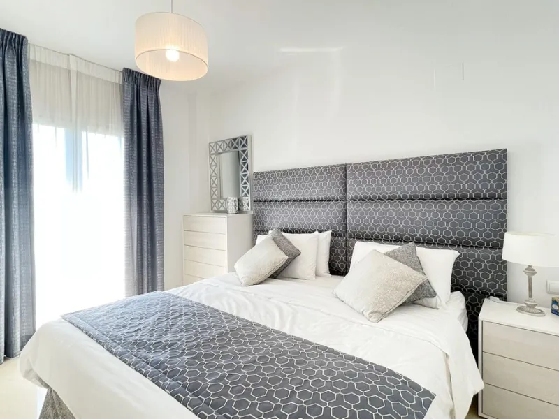 Beautiful South facing Penthouse duplex that has been recently renovated, it consists of 4 bedrooms and 3 bathrooms,