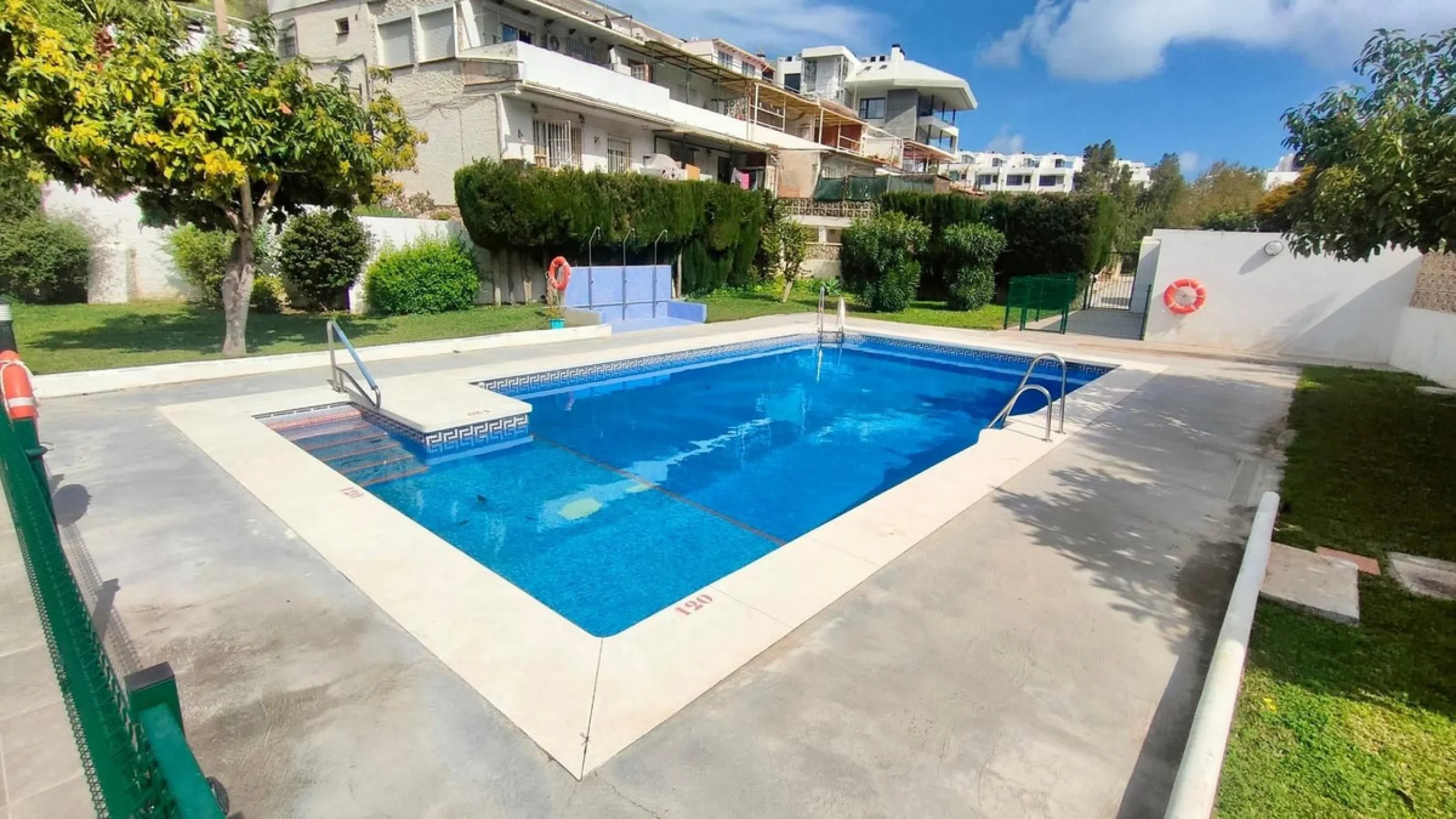 Apartment - Middle Floor Apartment в продаже в Mijas, Málaga. В доме 3 спален и 1 ванных комнат. Площадь дома 73 м²