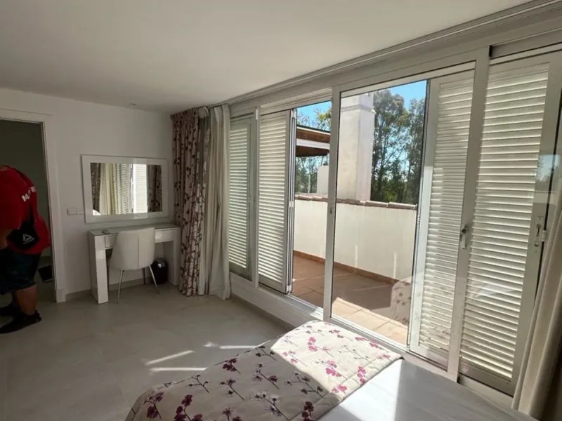Beautiful South facing Penthouse duplex that has been recently renovated, it consists of 4 bedrooms and 3 bathrooms,