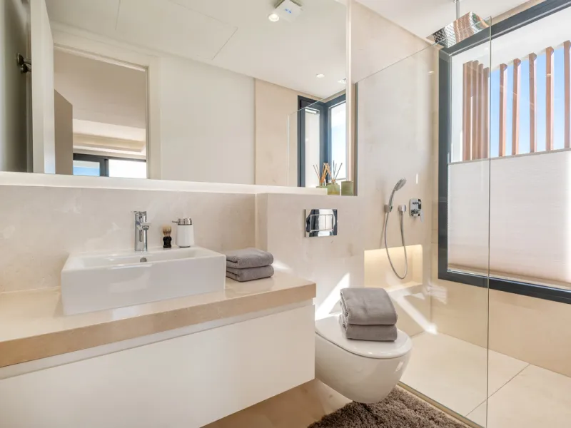 Welcome to the contemporary high-end beautifully presented in a sought after area in Los Olivos del Paraiso, an exclusive residential complex composed of contemporary villas and located in the heart of El Paraiso, on the New Golden Mile in Estepona area. 