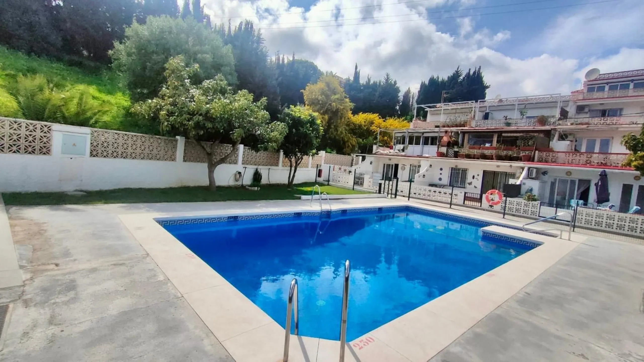 Apartment - Middle Floor Apartment в продаже в Mijas, Málaga. В доме 3 спален и 1 ванных комнат. Площадь дома 73 м²