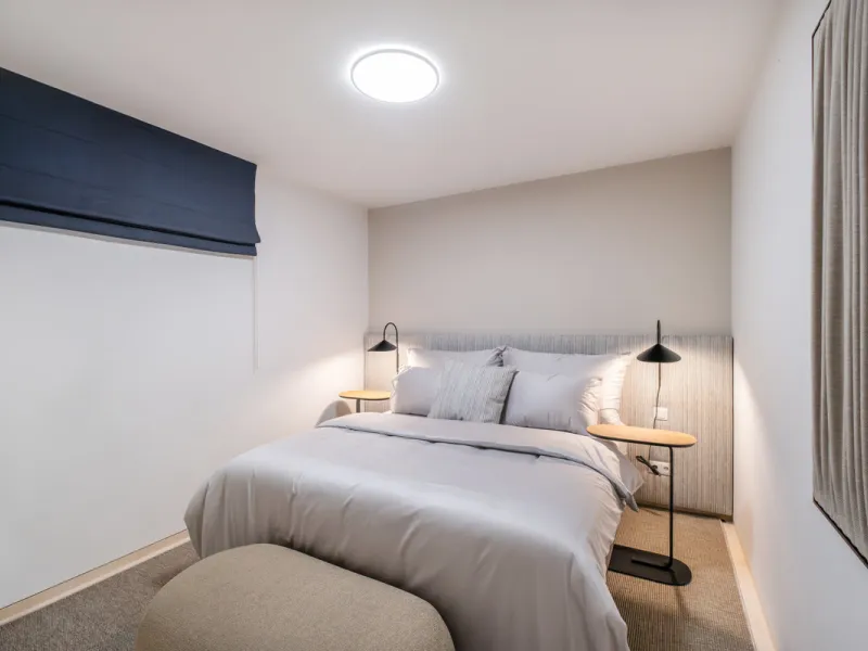 Welcome to the contemporary high-end beautifully presented in a sought after area in Los Olivos del Paraiso, an exclusive residential complex composed of contemporary villas and located in the heart of El Paraiso, on the New Golden Mile in Estepona area. 