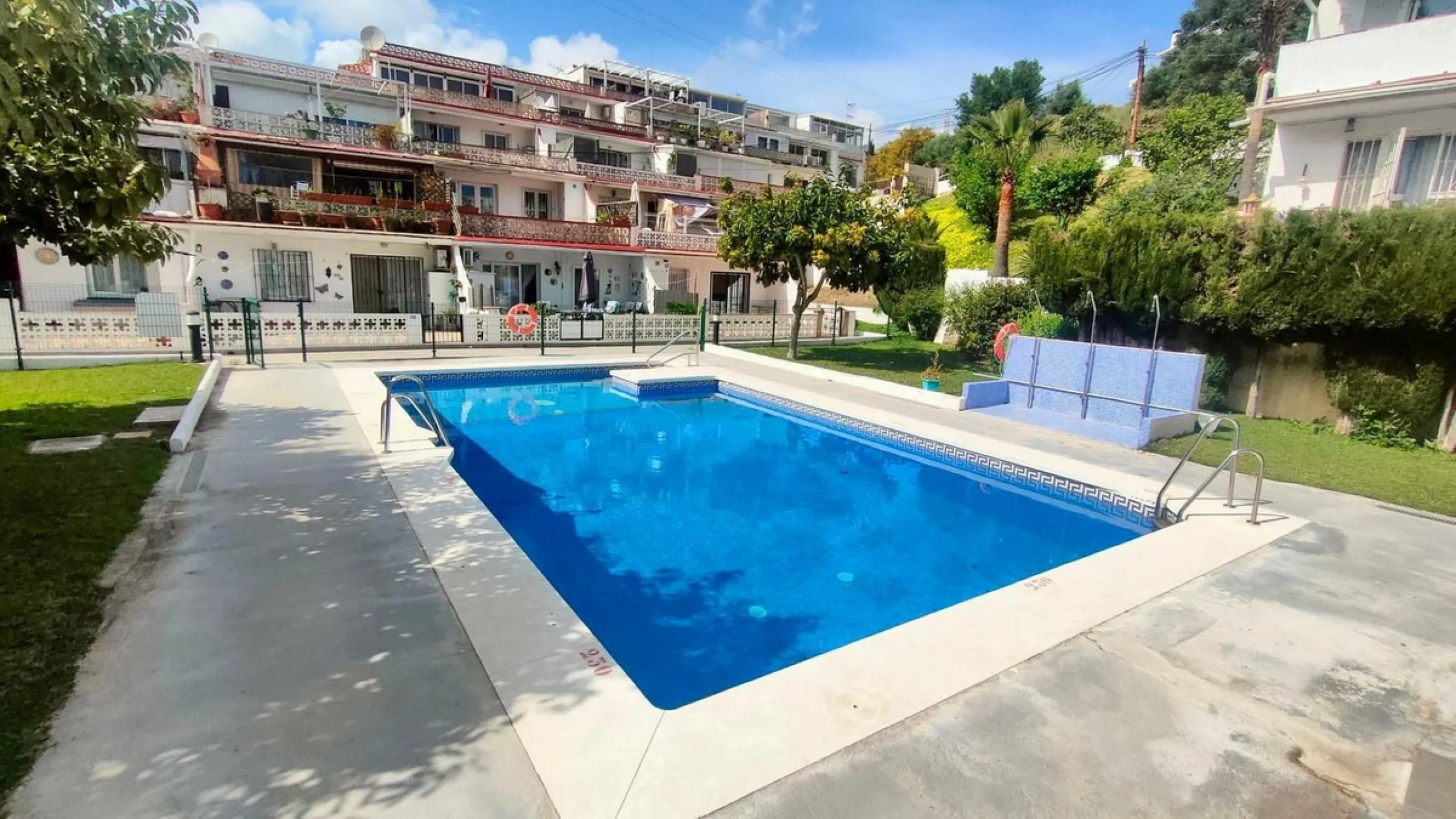 Apartment - Middle Floor Apartment в продаже в Mijas, Málaga. В доме 3 спален и 1 ванных комнат. Площадь дома 73 м²