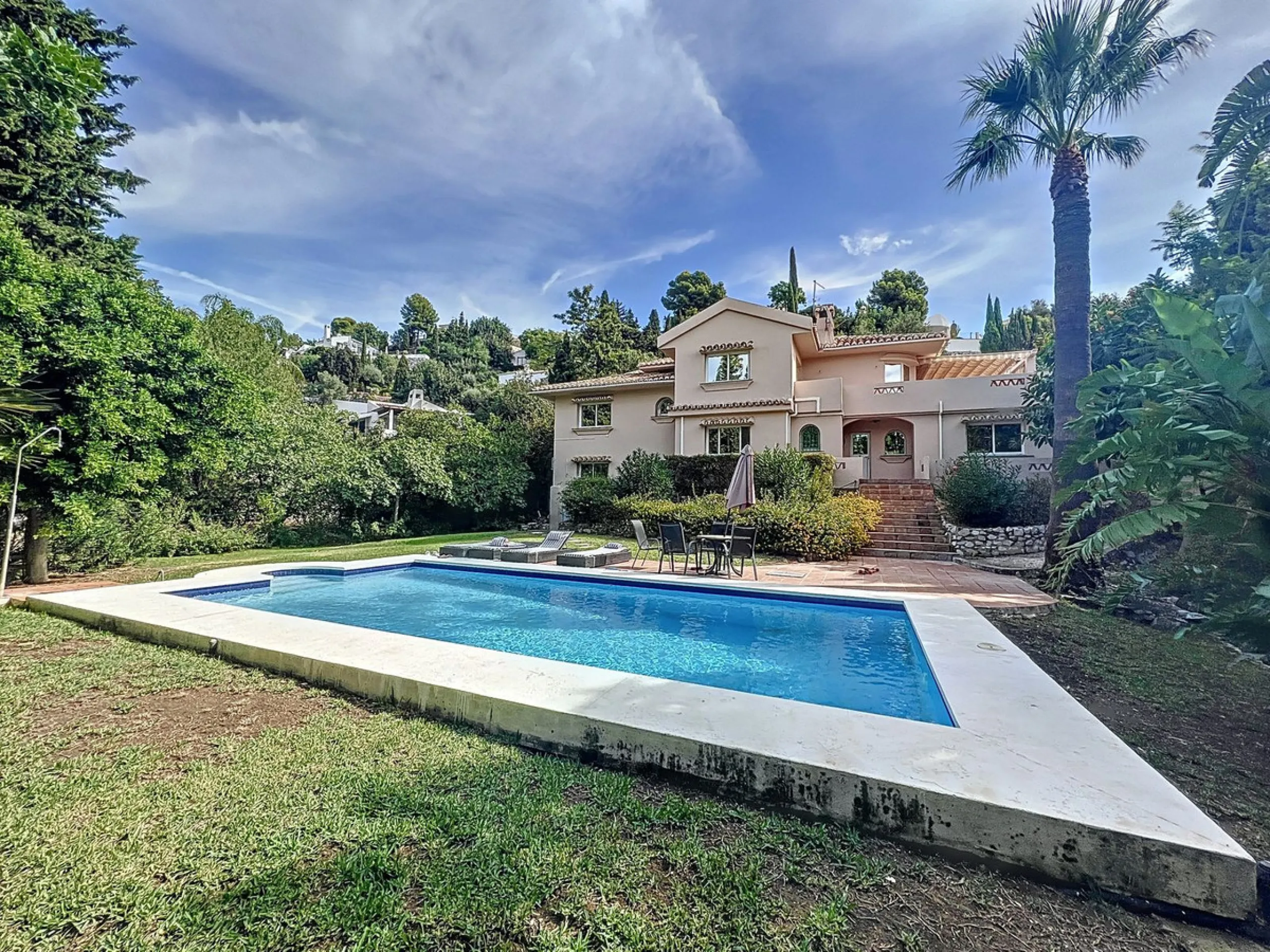 Exquisite Large Villa with a Stunning Plot and Exclusive Privacy in the Prestigious Urbanization near Mijas Pueblo.