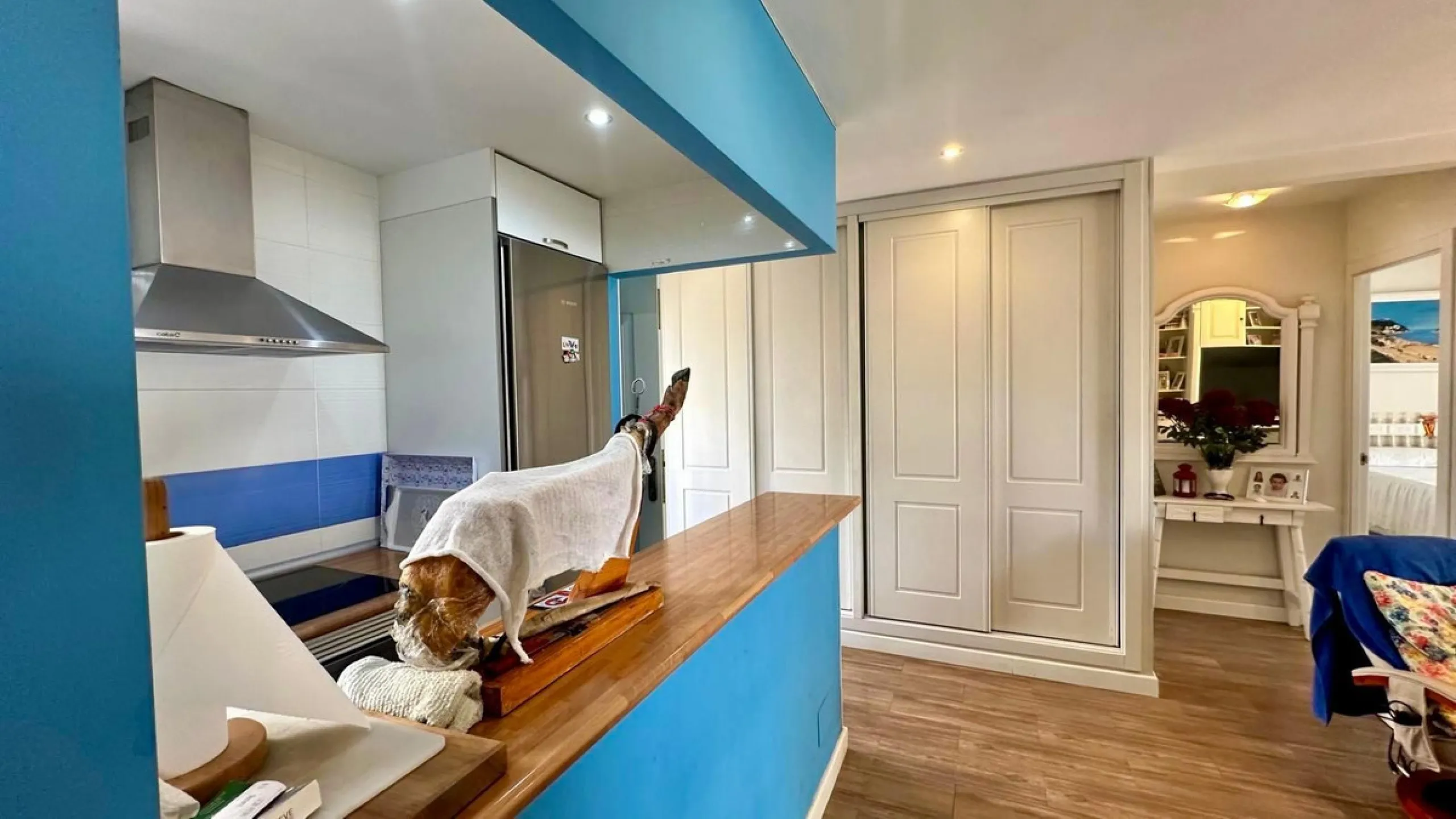 Wake up to the Mediterranean just outside your window in this bright and spacious apartment located in Carvajal, Fuengirola, just a few steps from the beach.