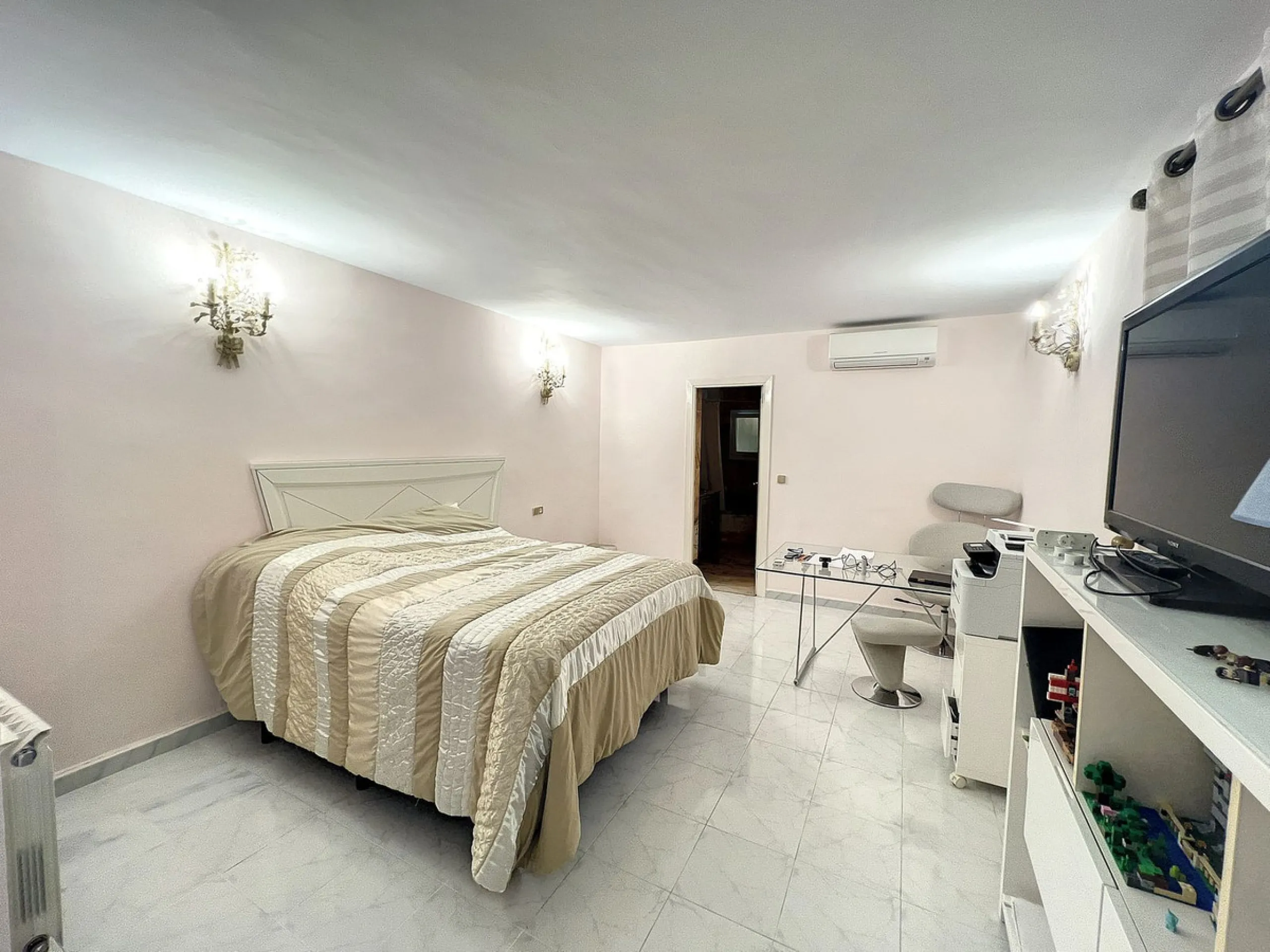 Exquisite Large Villa with a Stunning Plot and Exclusive Privacy in the Prestigious Urbanization near Mijas Pueblo.