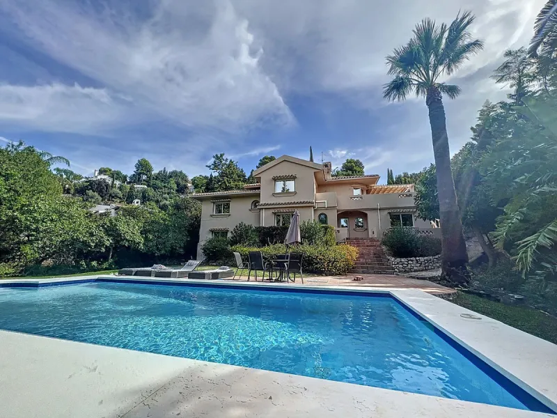 Exquisite Large Villa with a Stunning Plot and Exclusive Privacy in the Prestigious Urbanization near Mijas Pueblo.