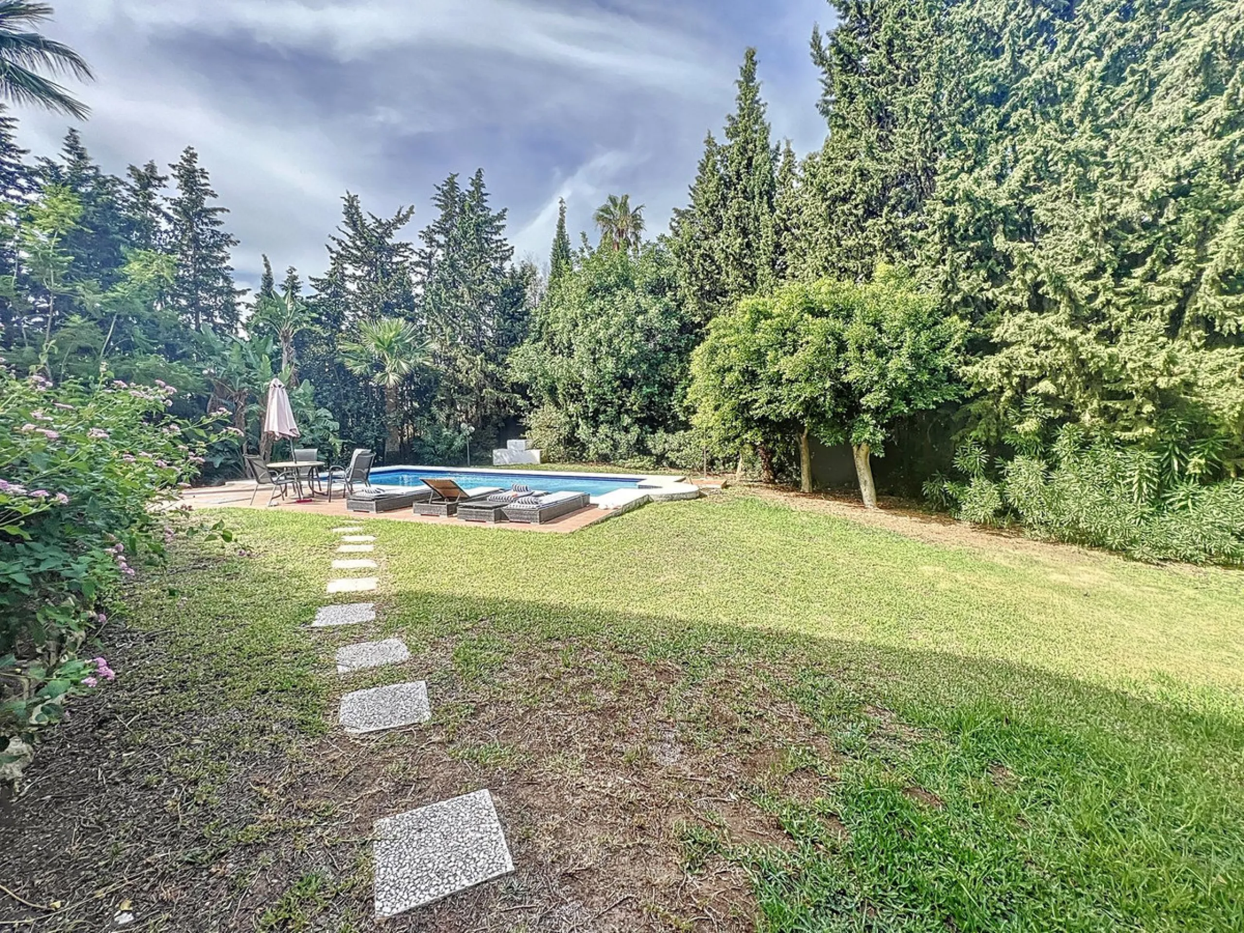 Exquisite Large Villa with a Stunning Plot and Exclusive Privacy in the Prestigious Urbanization near Mijas Pueblo.