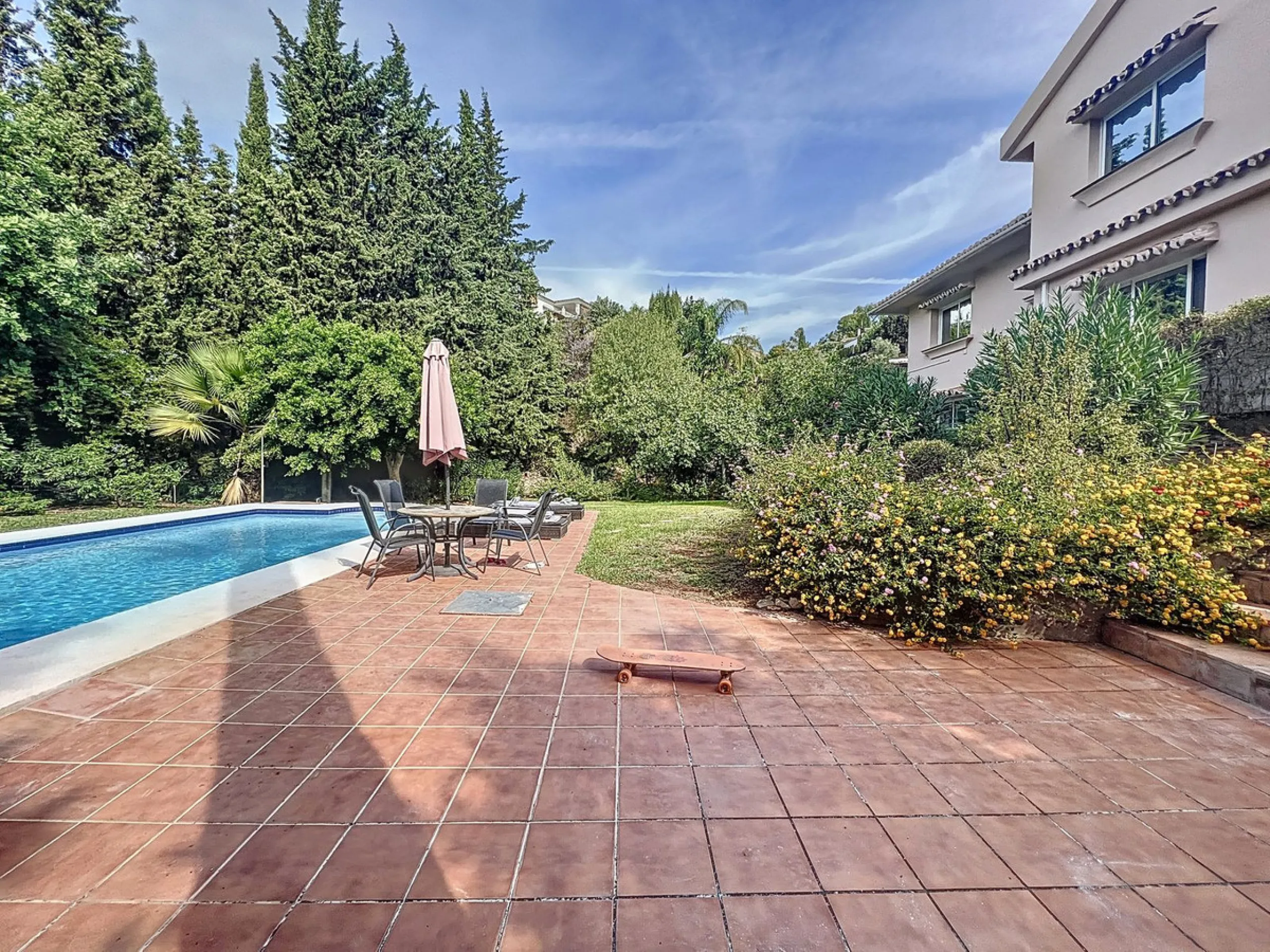 Exquisite Large Villa with a Stunning Plot and Exclusive Privacy in the Prestigious Urbanization near Mijas Pueblo.