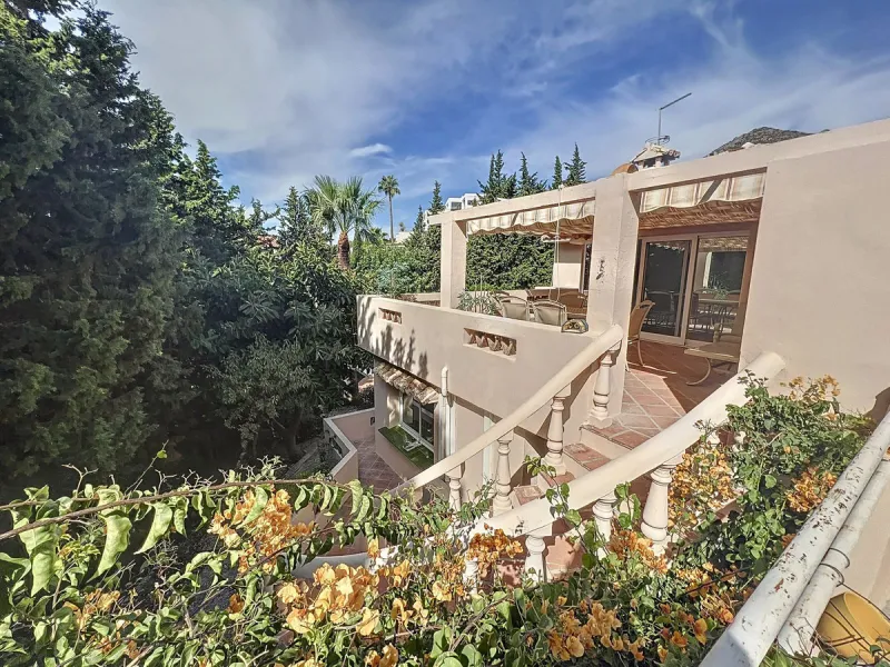 Exquisite Large Villa with a Stunning Plot and Exclusive Privacy in the Prestigious Urbanization near Mijas Pueblo.