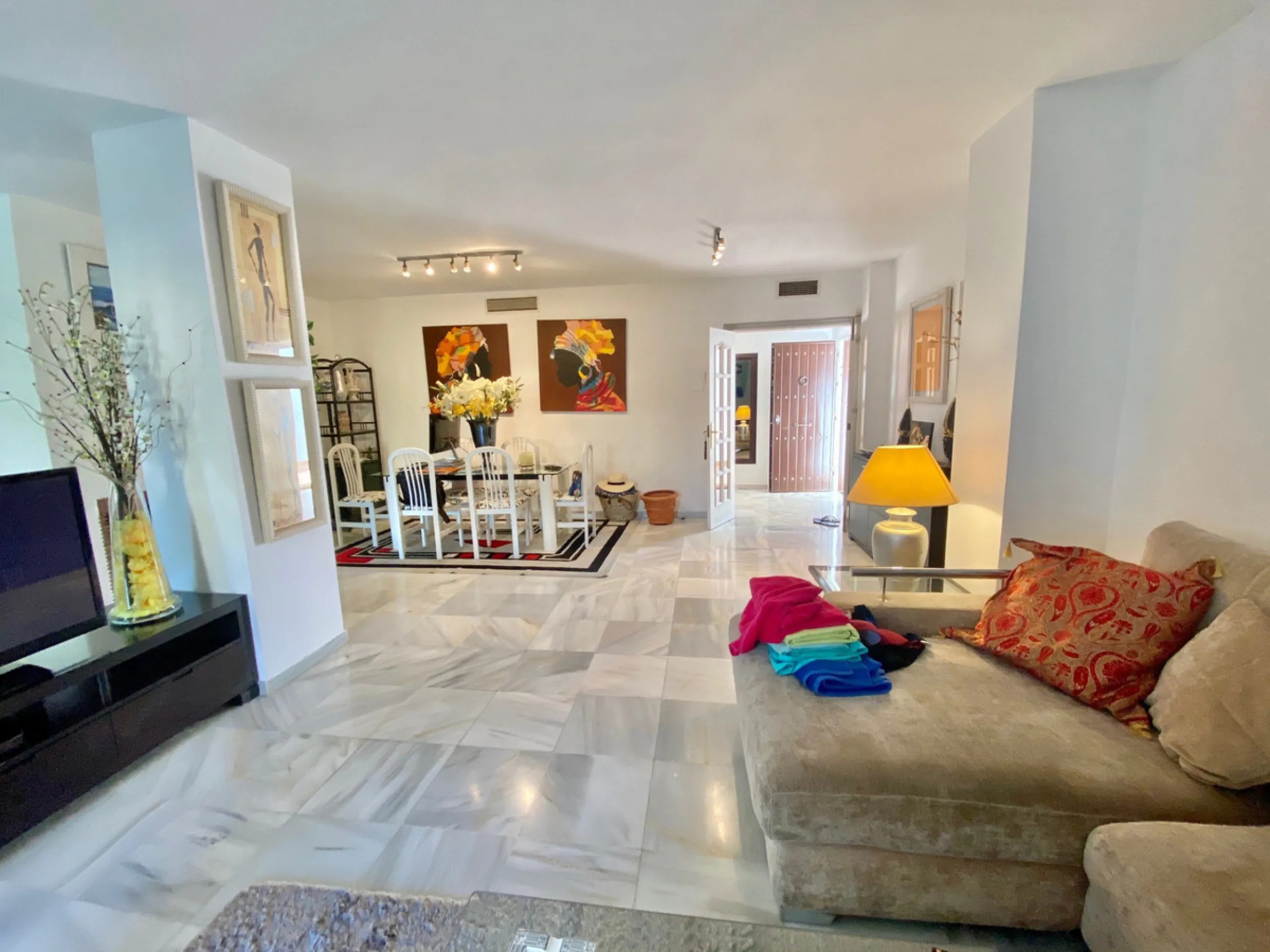 This impressive apartment is situated in the prestigious Nagüeles area on the renowned Marbella Golden Mile, offering a prime location in Marbella, Malaga. The property provides convenient access to a range of amenities and is ideally positioned near tran