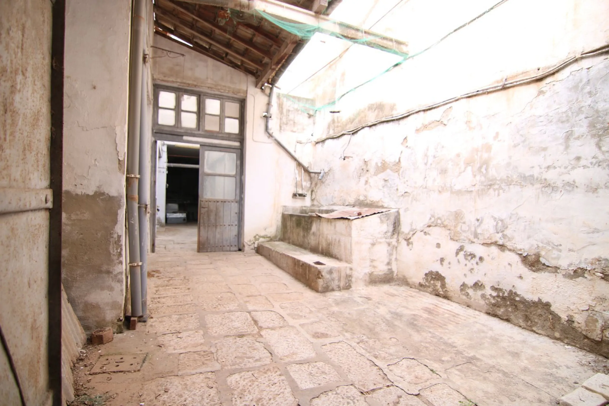 Commercial - Warehouse в продаже в Coín, Málaga. Площадь дома 823 м²